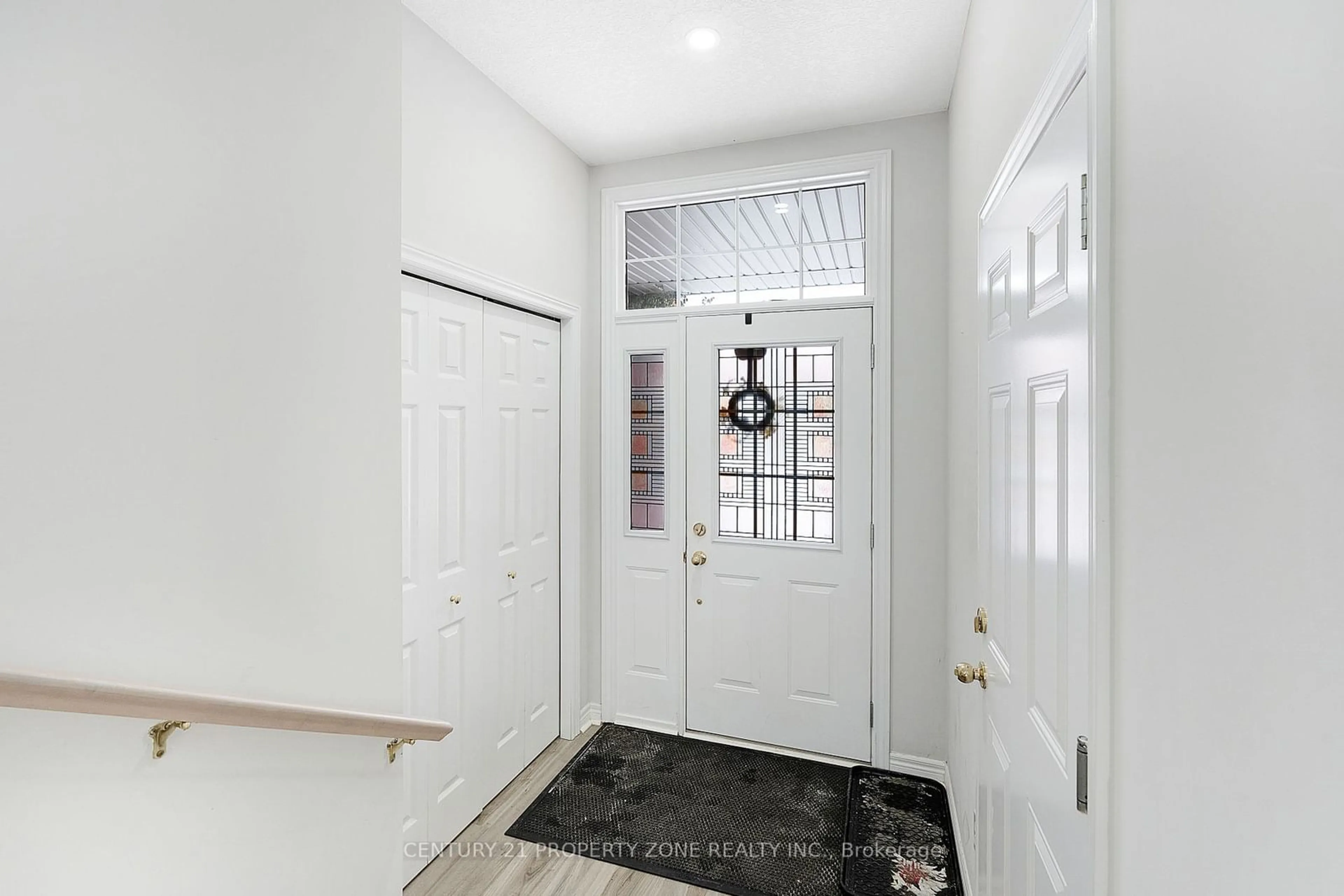 Indoor entryway for 62 Colton Circ, Kitchener Ontario N2A 4K4