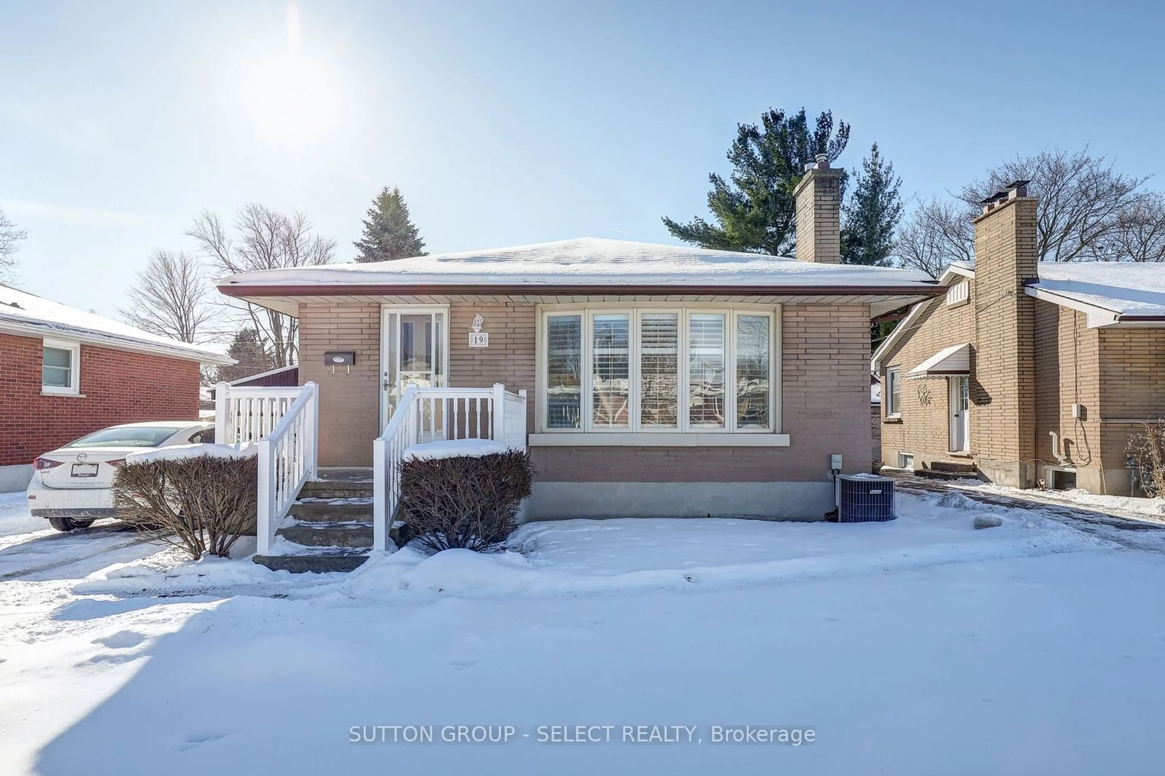 Home with vinyl exterior material, street for 19 JASPER Cres, London Ontario N5W 1J9