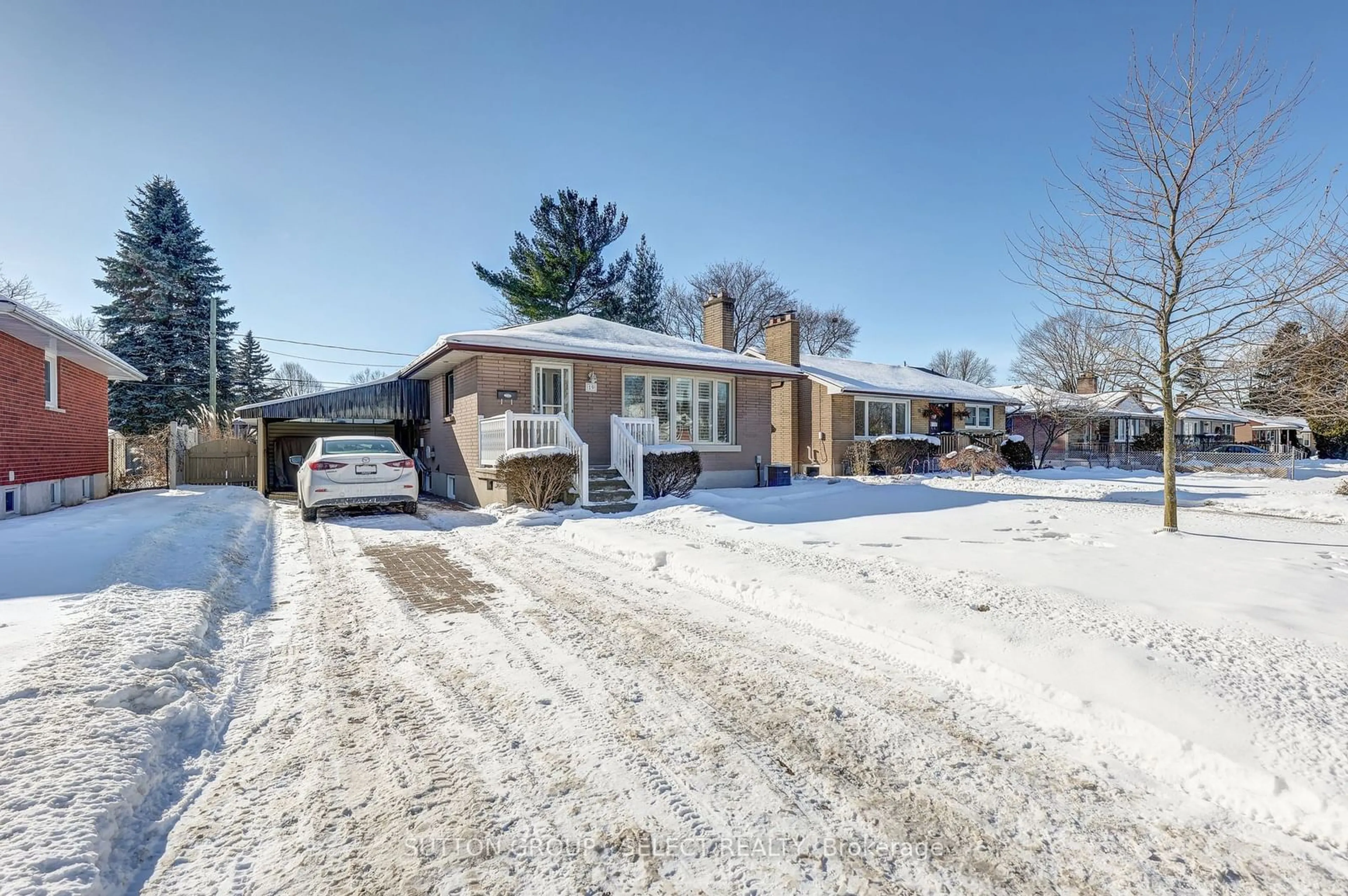 A pic from outside/outdoor area/front of a property/back of a property/a pic from drone, street for 19 JASPER Cres, London Ontario N5W 1J9