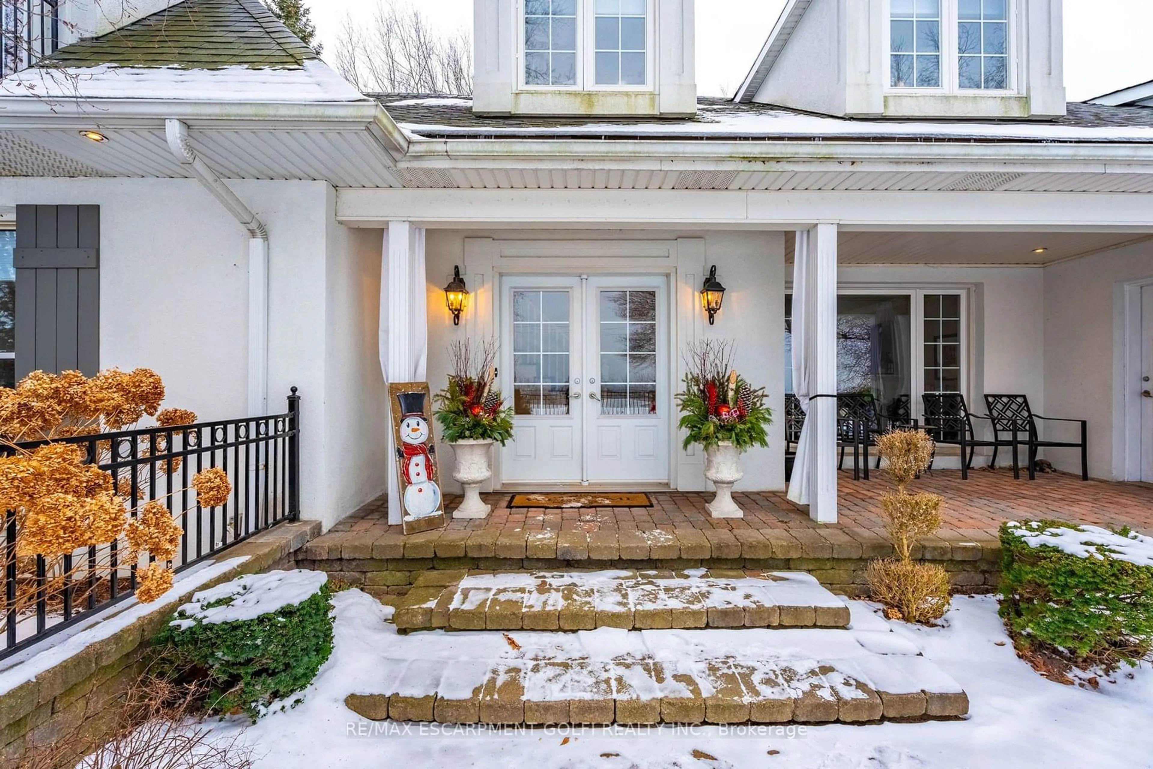 Indoor entryway for 122 MOUNTAIN BROW Blvd, Hamilton Ontario L8T 1A5