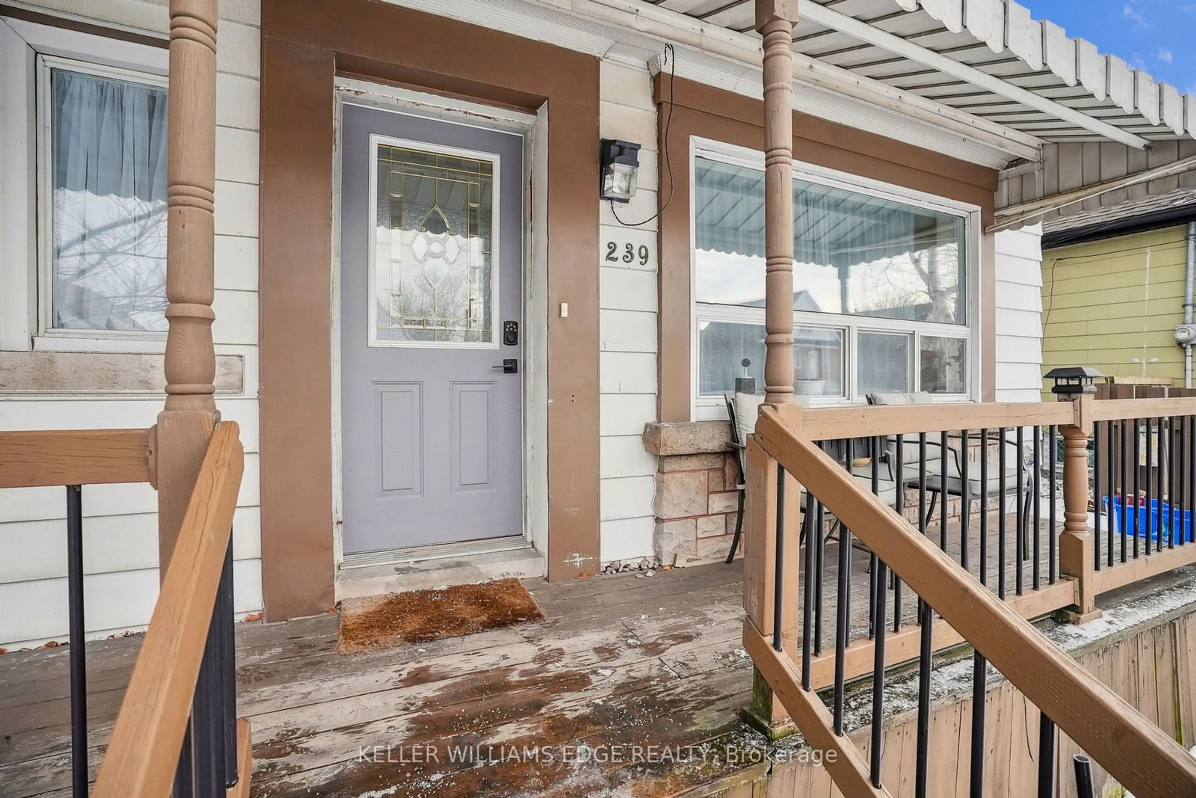 Indoor entryway for 239 East 22nd St, Hamilton Ontario L8V 2V8