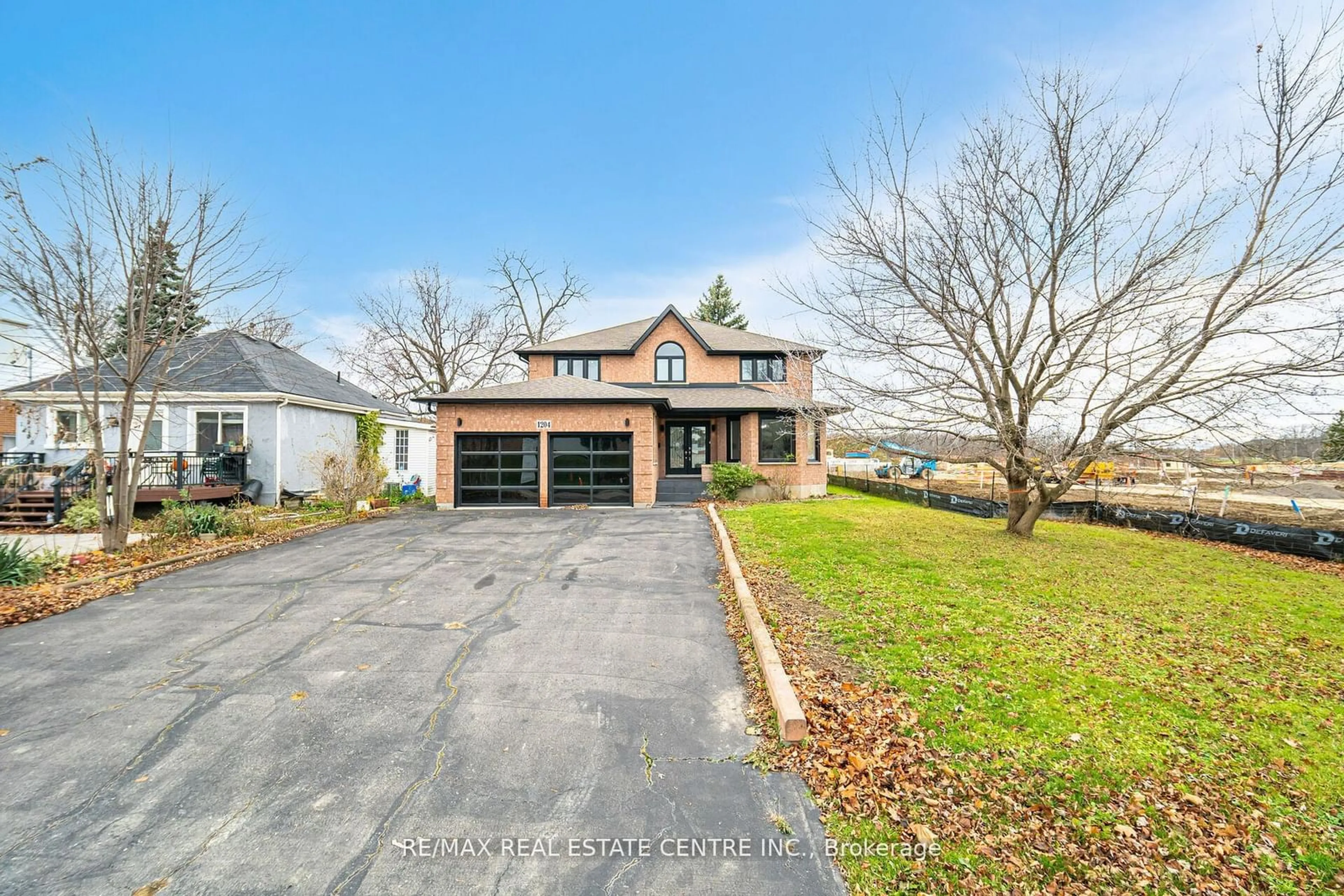 A pic from outside/outdoor area/front of a property/back of a property/a pic from drone, street for 1204 West 5th St, Hamilton Ontario L9B 1J6