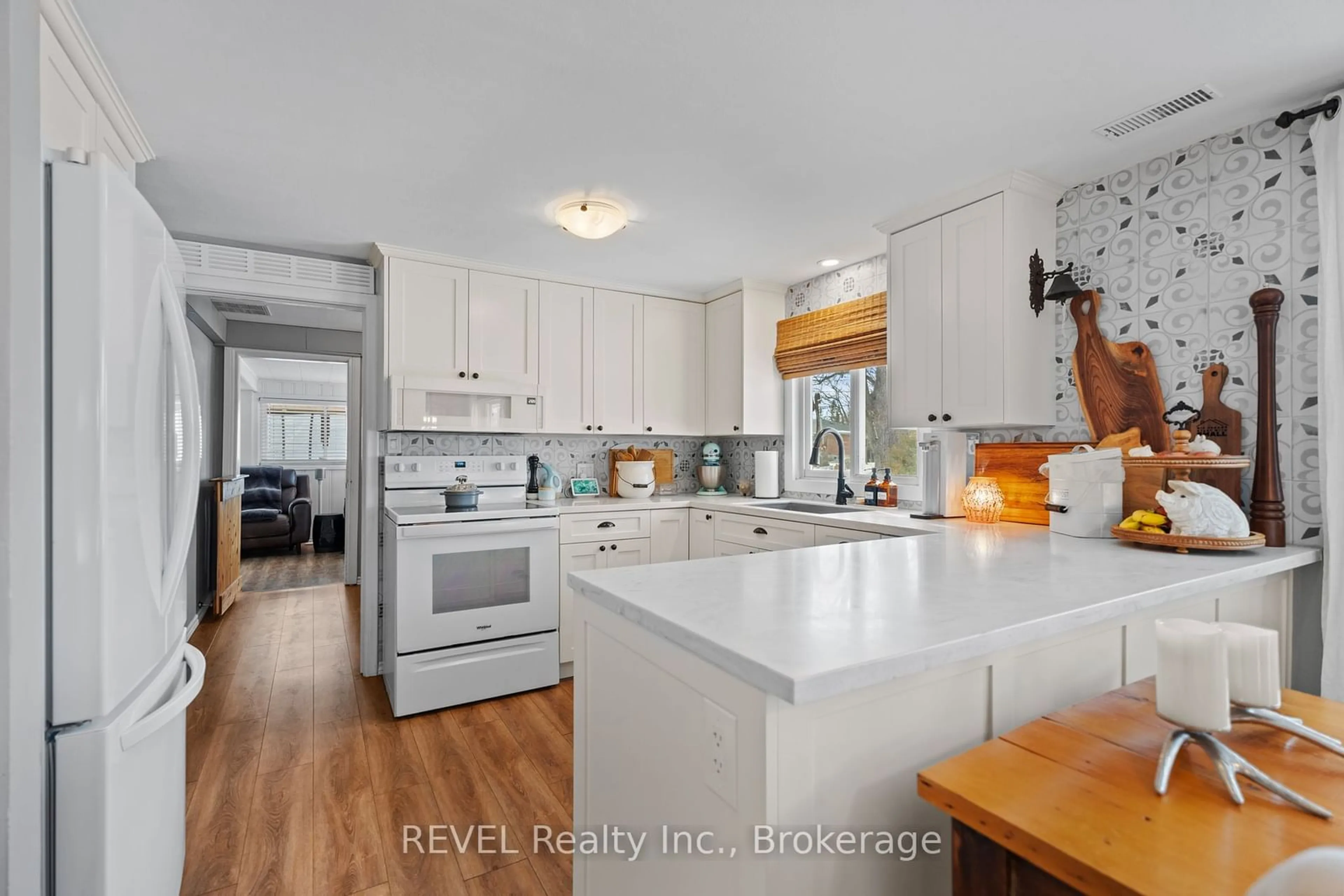 Open concept kitchen, unknown for 466 Belleview Blvd, Fort Erie Ontario L0S 1N0