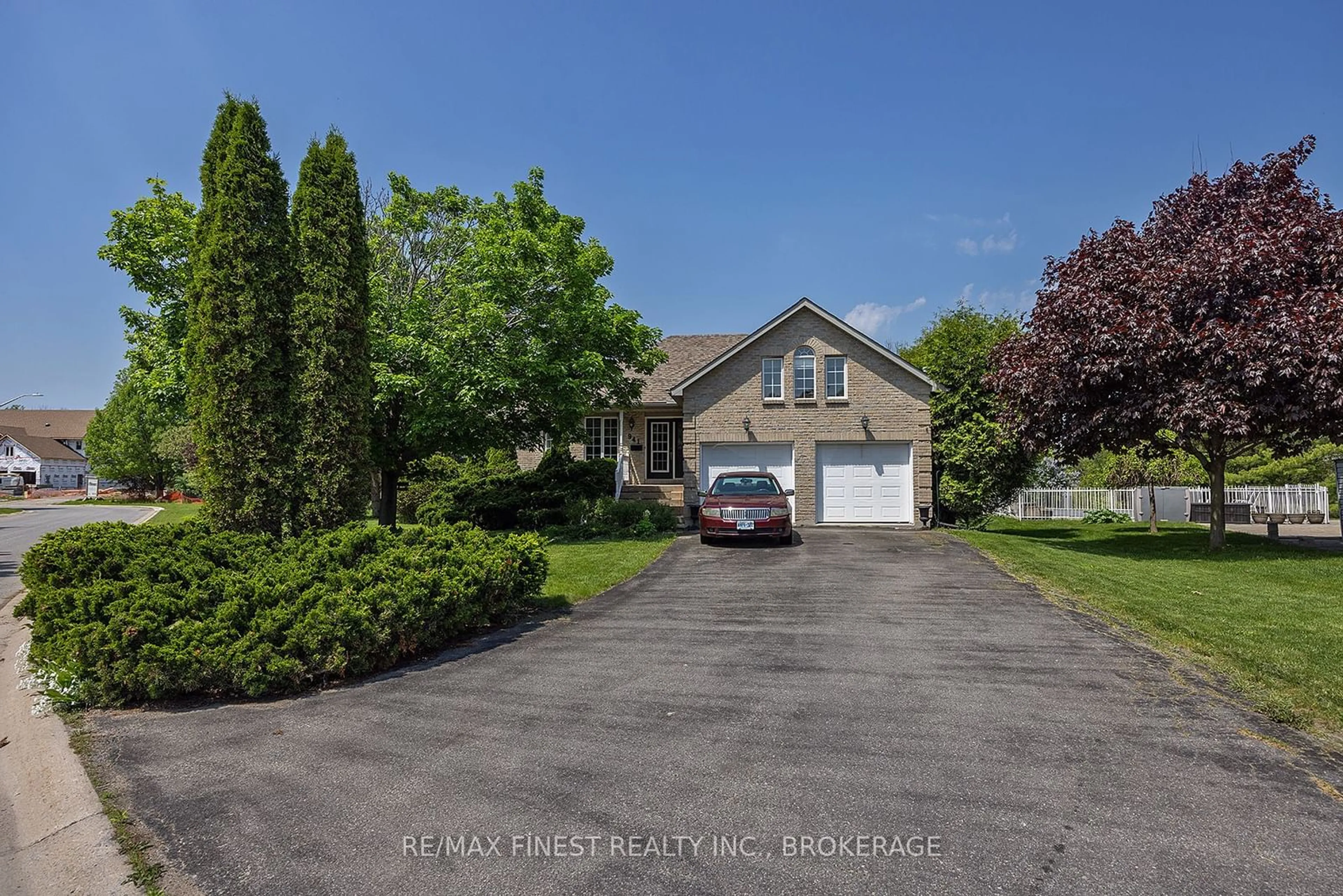 A pic from outside/outdoor area/front of a property/back of a property/a pic from drone, street for 941 MALVERN Terr, Kingston Ontario K7P 2Y6