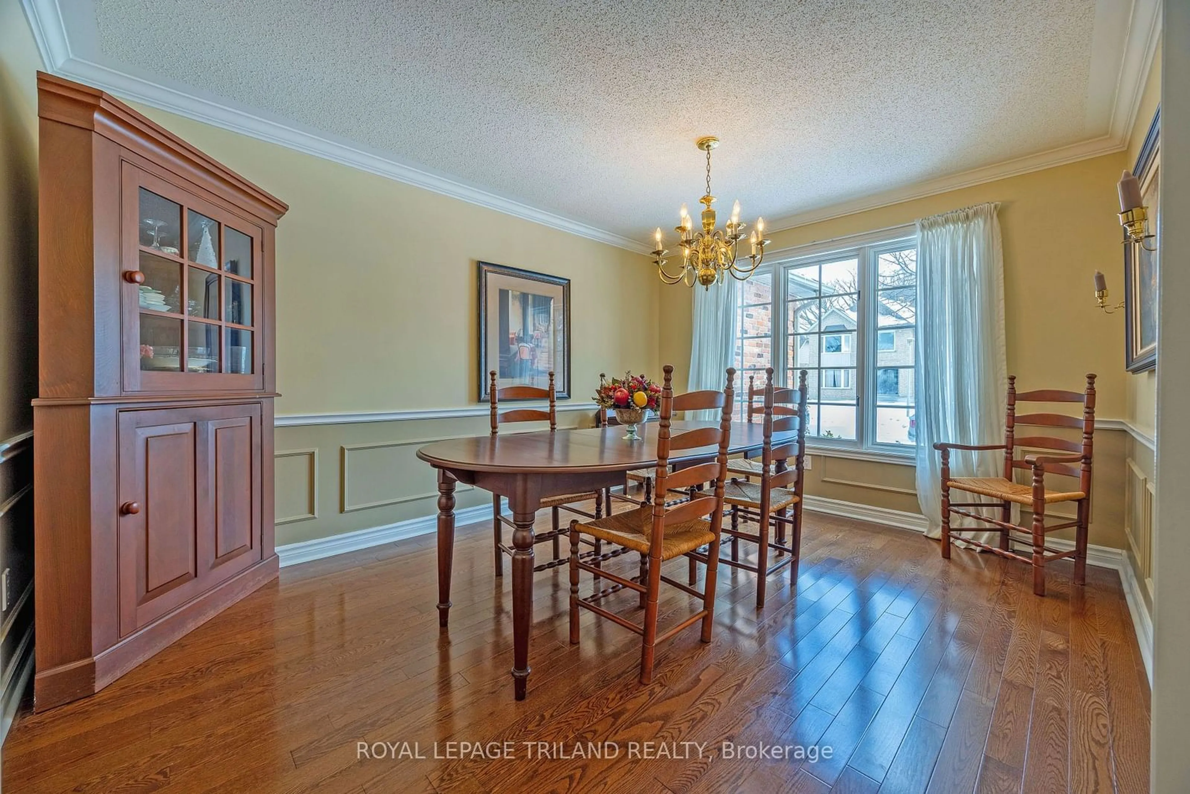 Dining room, wood/laminate floor for 675 Whitehaven Cres, London Ontario N6G 4V6