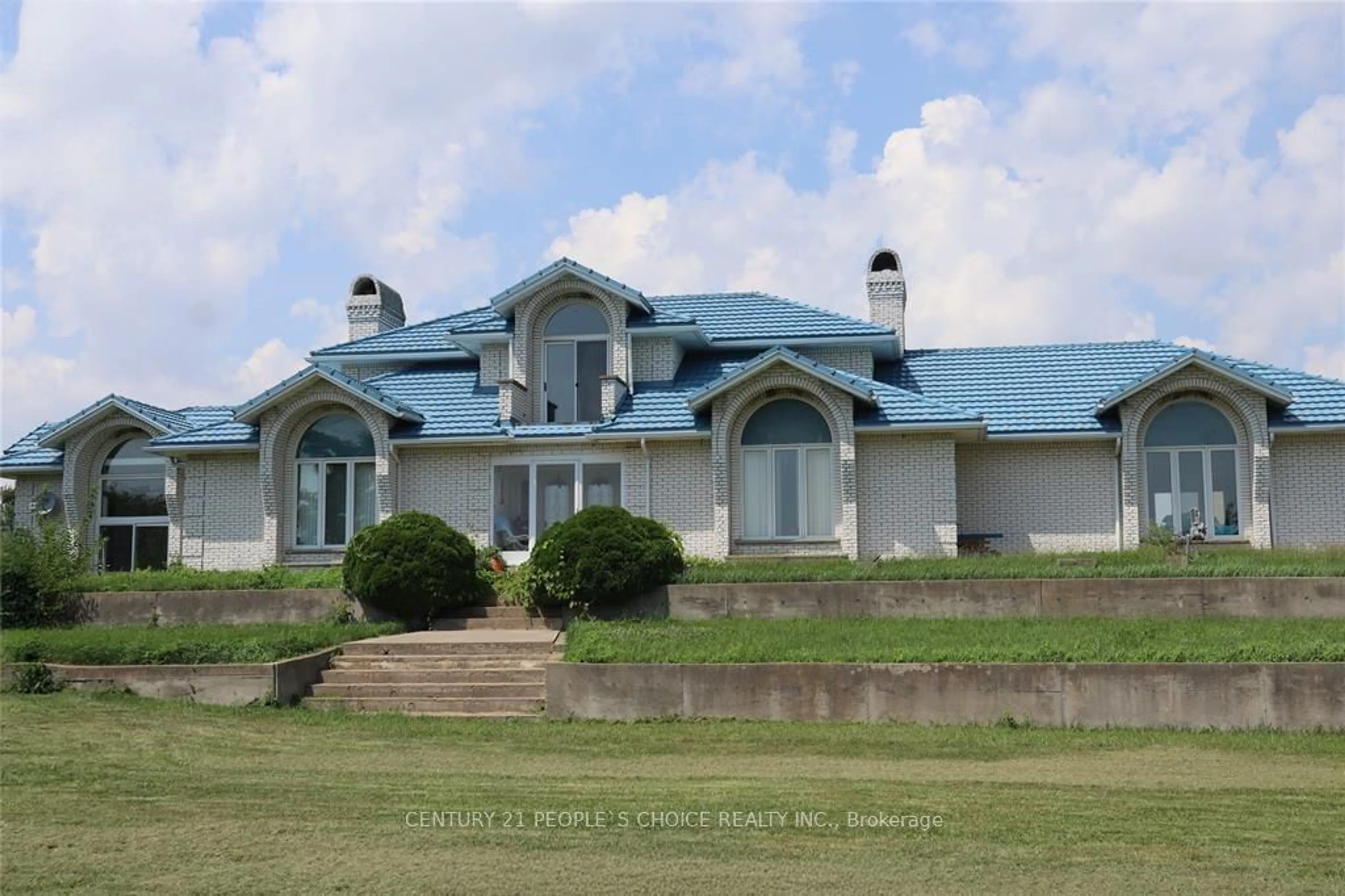 Home with vinyl exterior material, building for 3670 3rd Concession Rd, Essex Ontario N0R 1G0