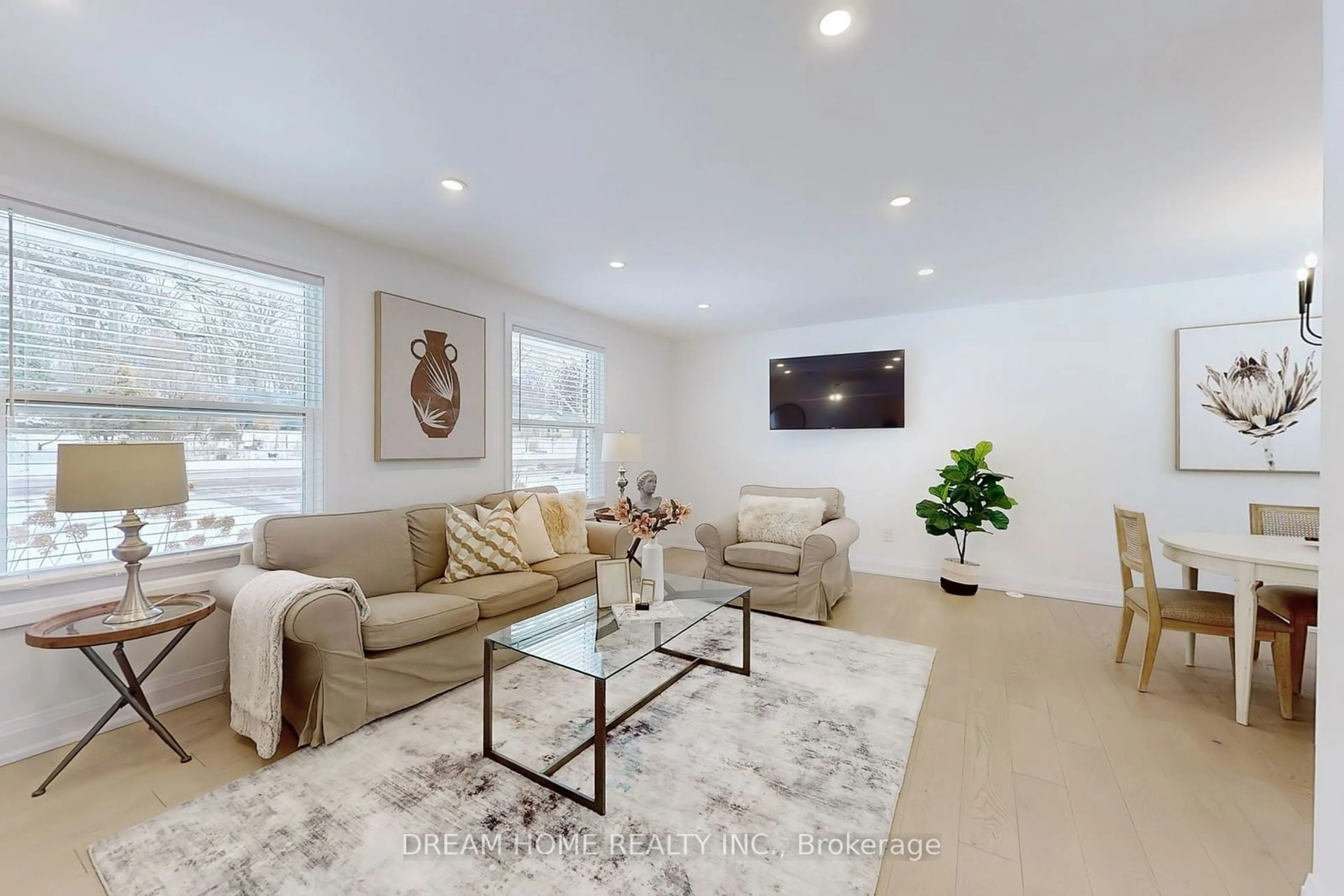 Living room with furniture, unknown for 34 Pancake Lane, Pelham Ontario L0S 1E2