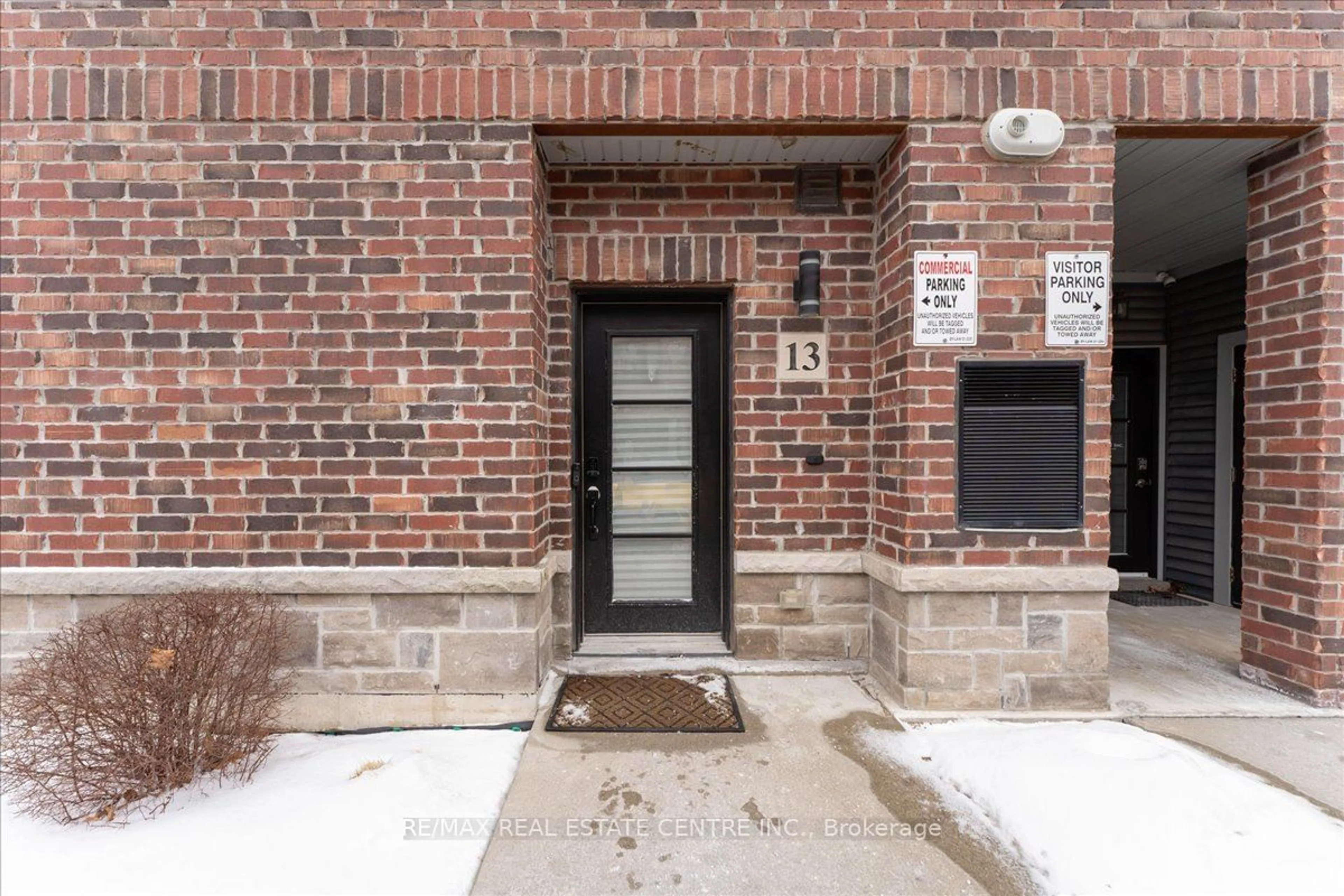 Indoor entryway for 219 Dundas St #13, Hamilton Ontario L8B 1V9