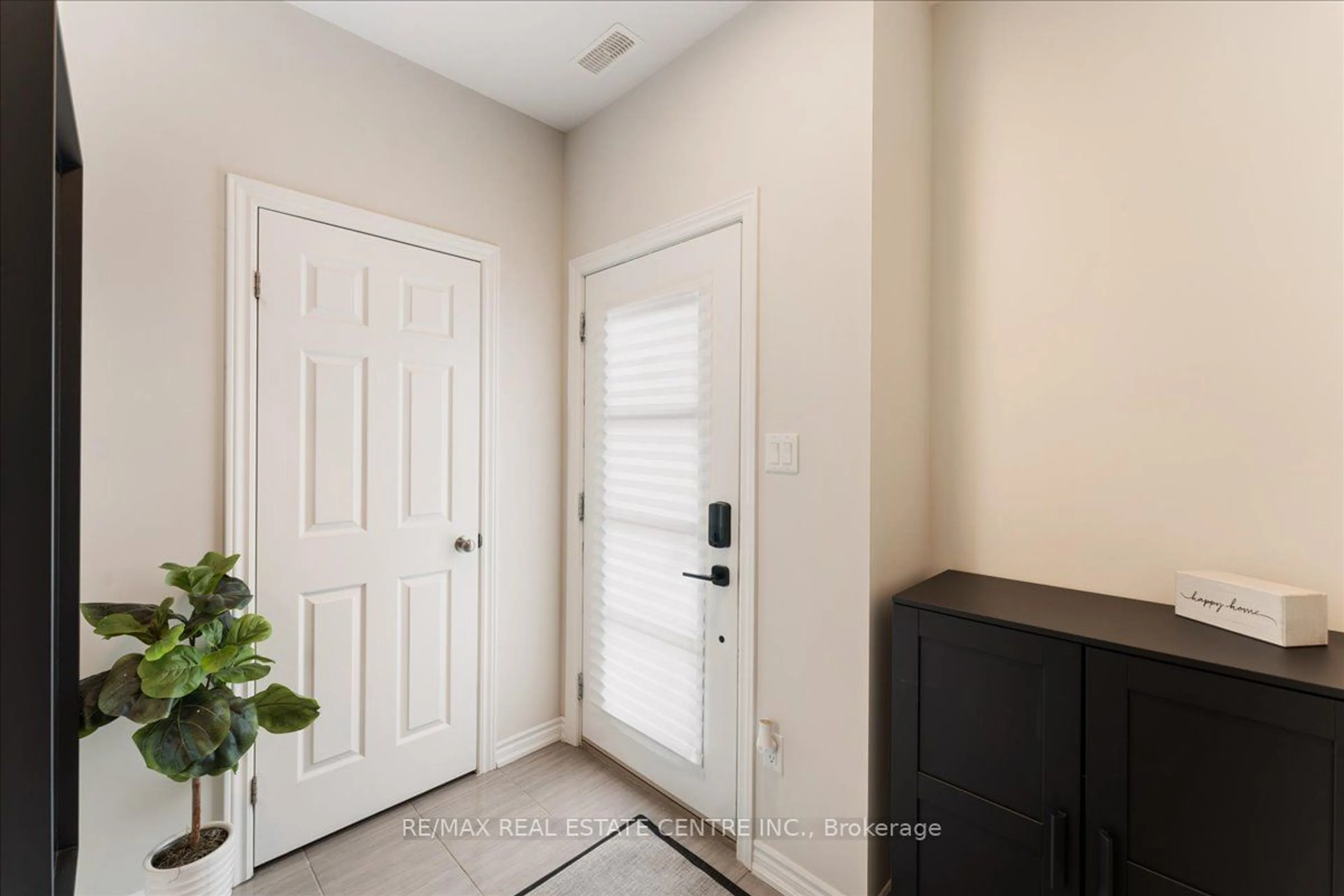 Indoor entryway for 219 Dundas St #13, Hamilton Ontario L8B 1V9