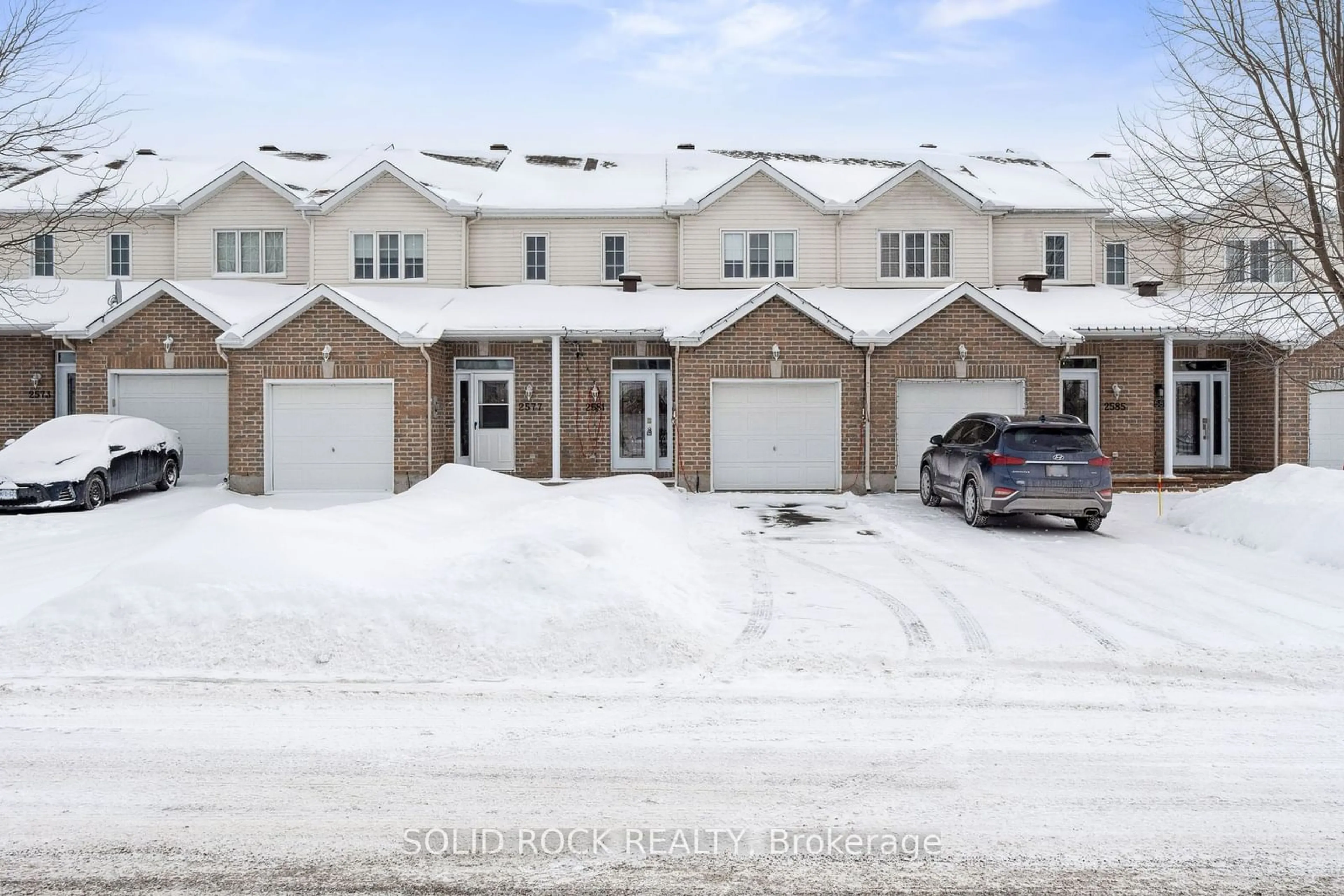 A pic from outside/outdoor area/front of a property/back of a property/a pic from drone, street for 2581 RAYMOND St, Clarence-Rockland Ontario K4K 0B6