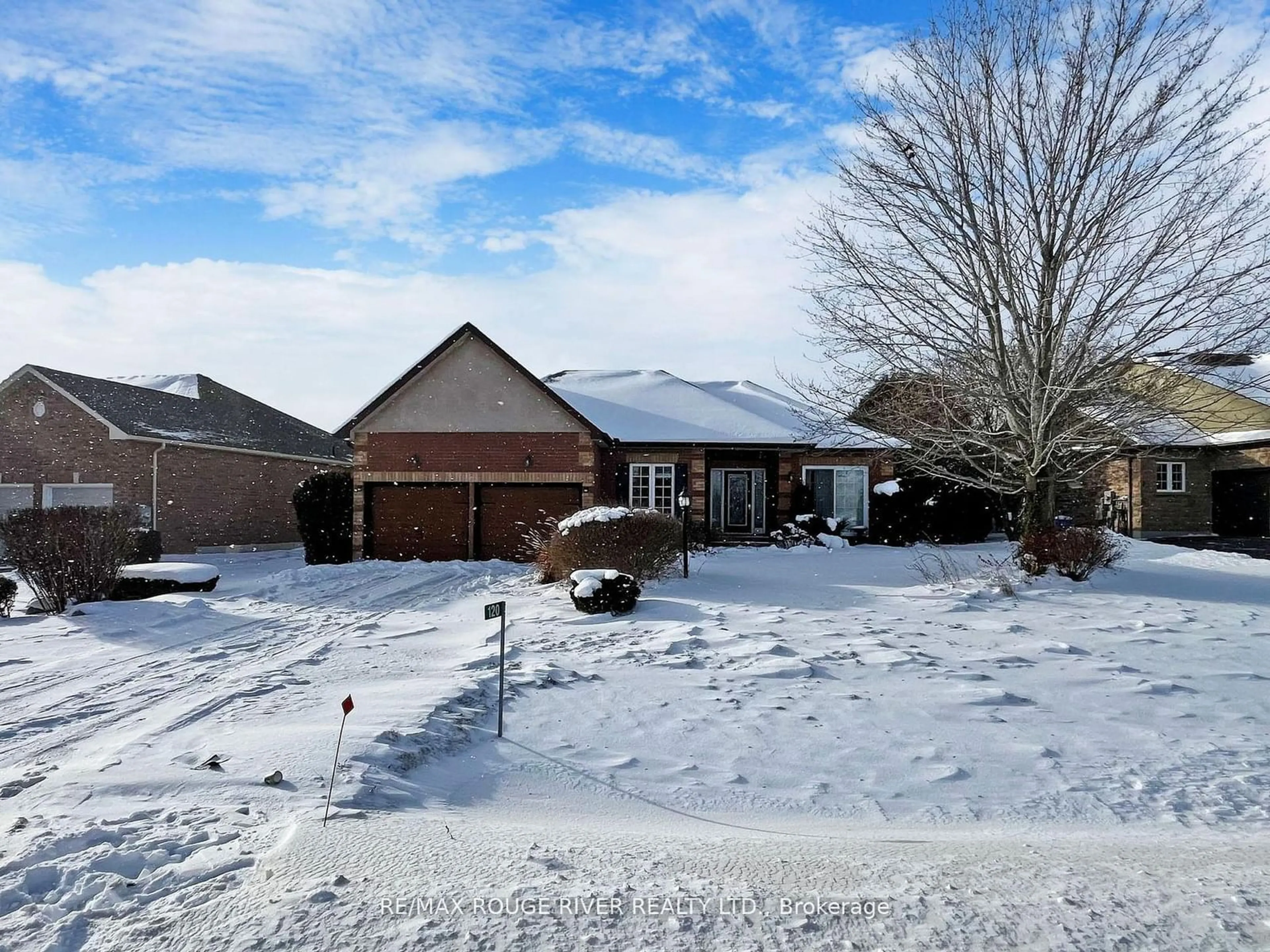 A pic from outside/outdoor area/front of a property/back of a property/a pic from drone, street for 120 Southcrest Dr, Kawartha Lakes Ontario L0C 1G0