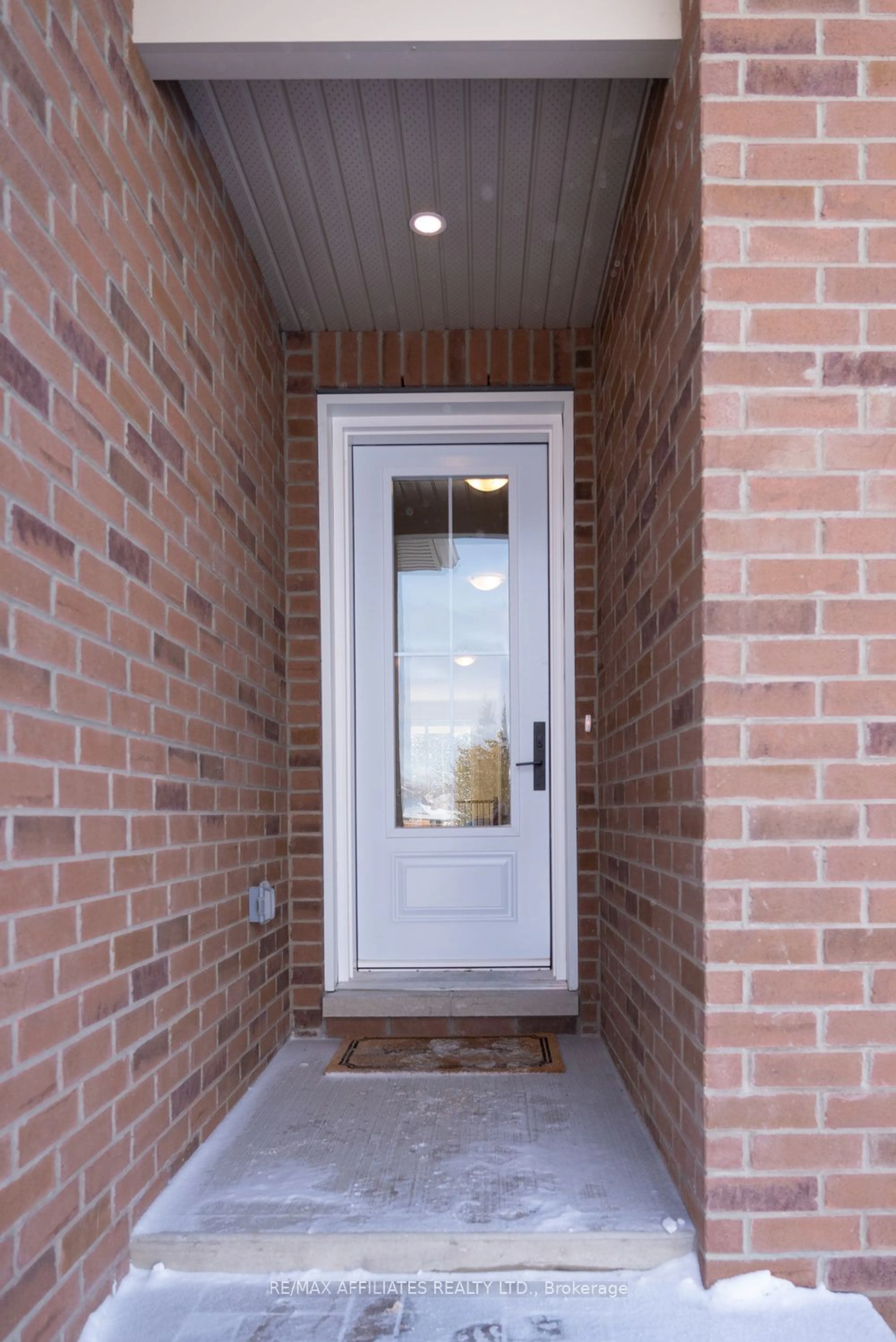 Indoor entryway for 105 Rabb St, Smiths Falls Ontario K7A 0L6