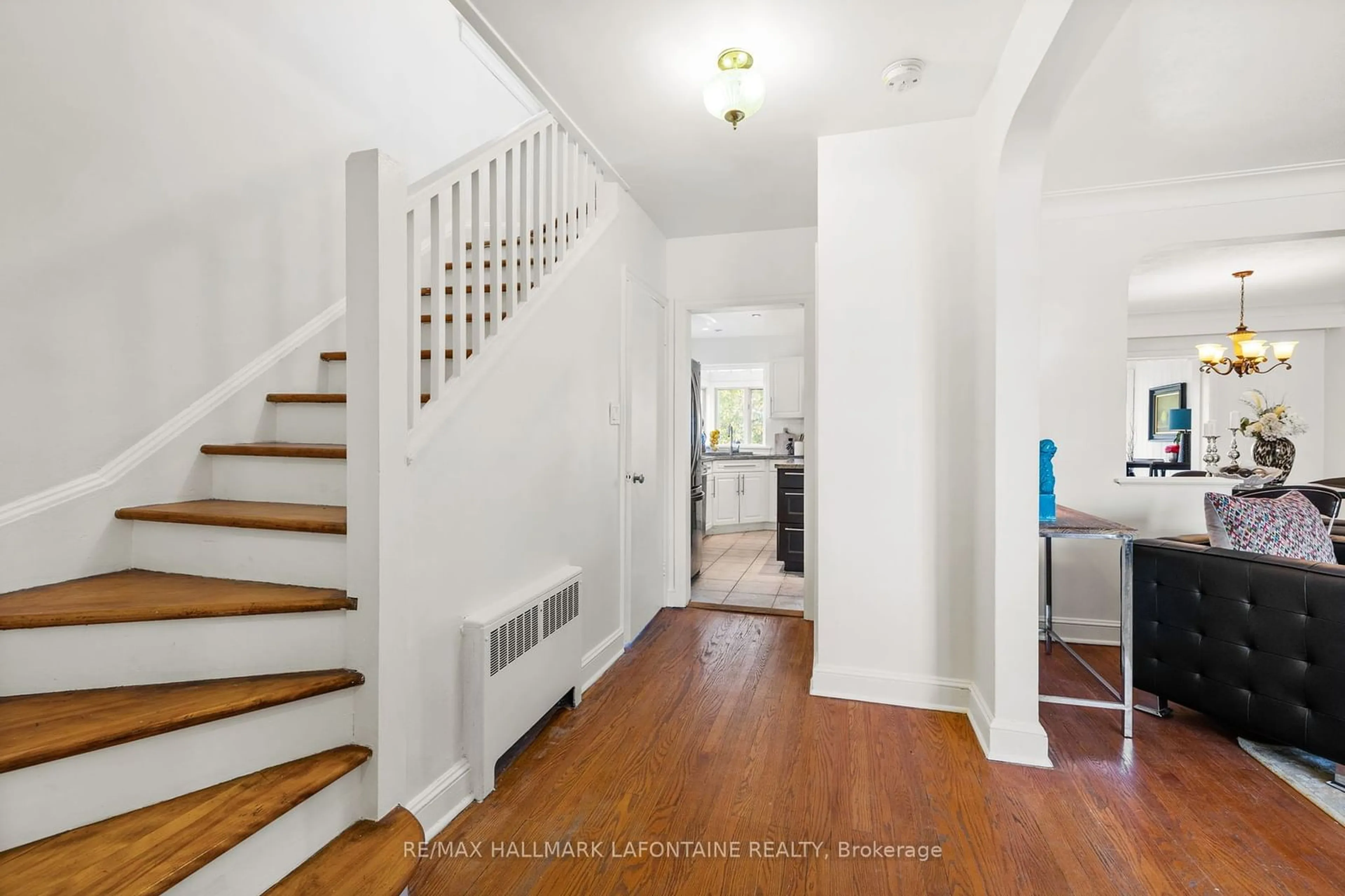 Indoor entryway for 77 Riverdale Ave, Glebe - Ottawa East and Area Ontario K1S 1R1