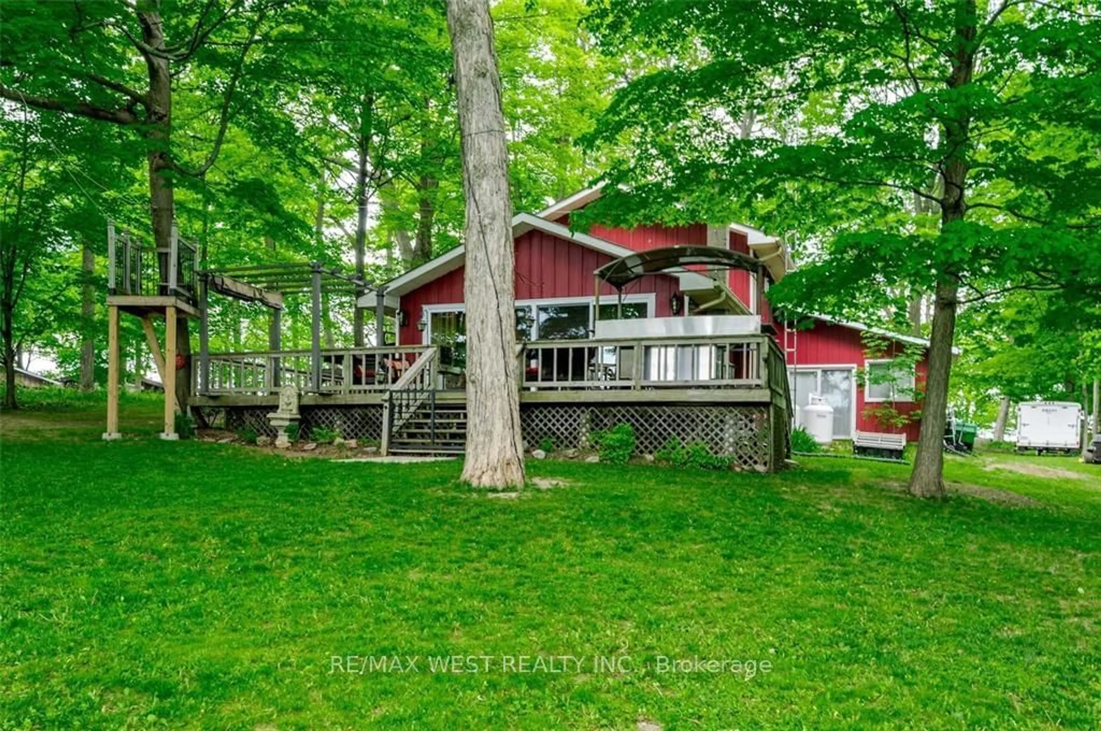 A pic from outside/outdoor area/front of a property/back of a property/a pic from drone, water/lake/river/ocean view for 5374 Close Point Rd #15, Hamilton Township Ontario K0K 2E0