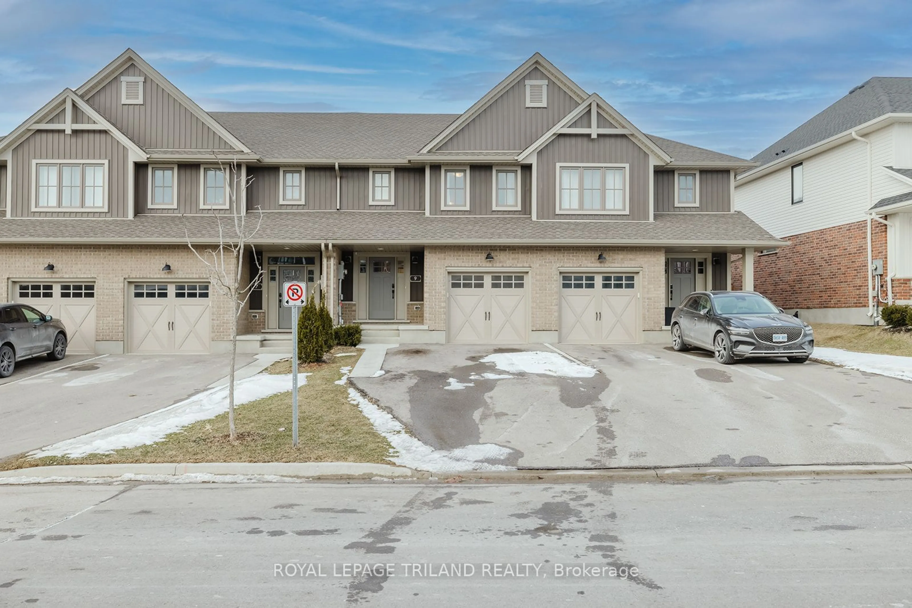 A pic from outside/outdoor area/front of a property/back of a property/a pic from drone, street for 9 Charter Creek Crt, St. Thomas Ontario N5R 0L2