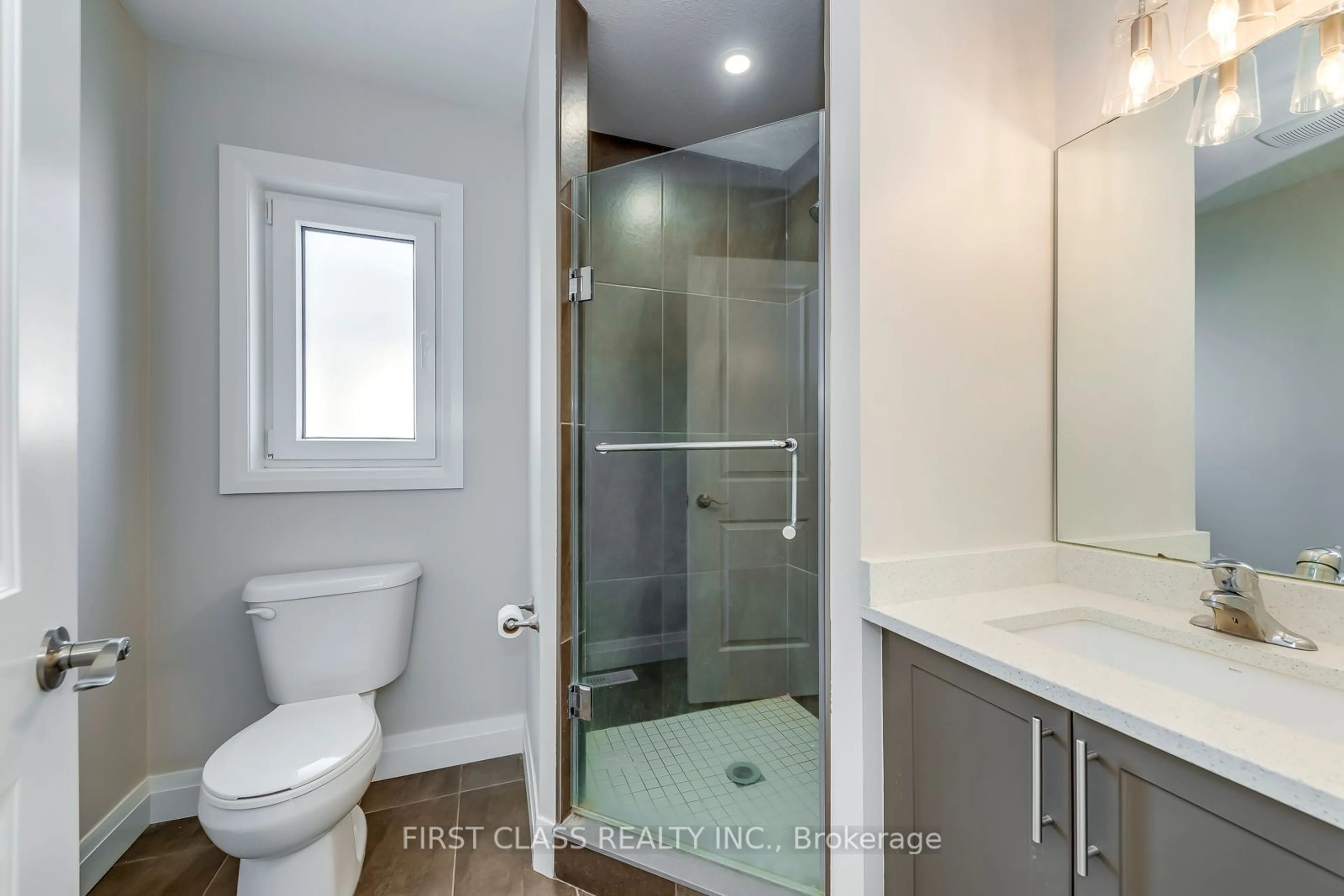 Standard bathroom, ceramic/tile floor for 22 Grandville Circ, Brant Ontario N3L 0E9