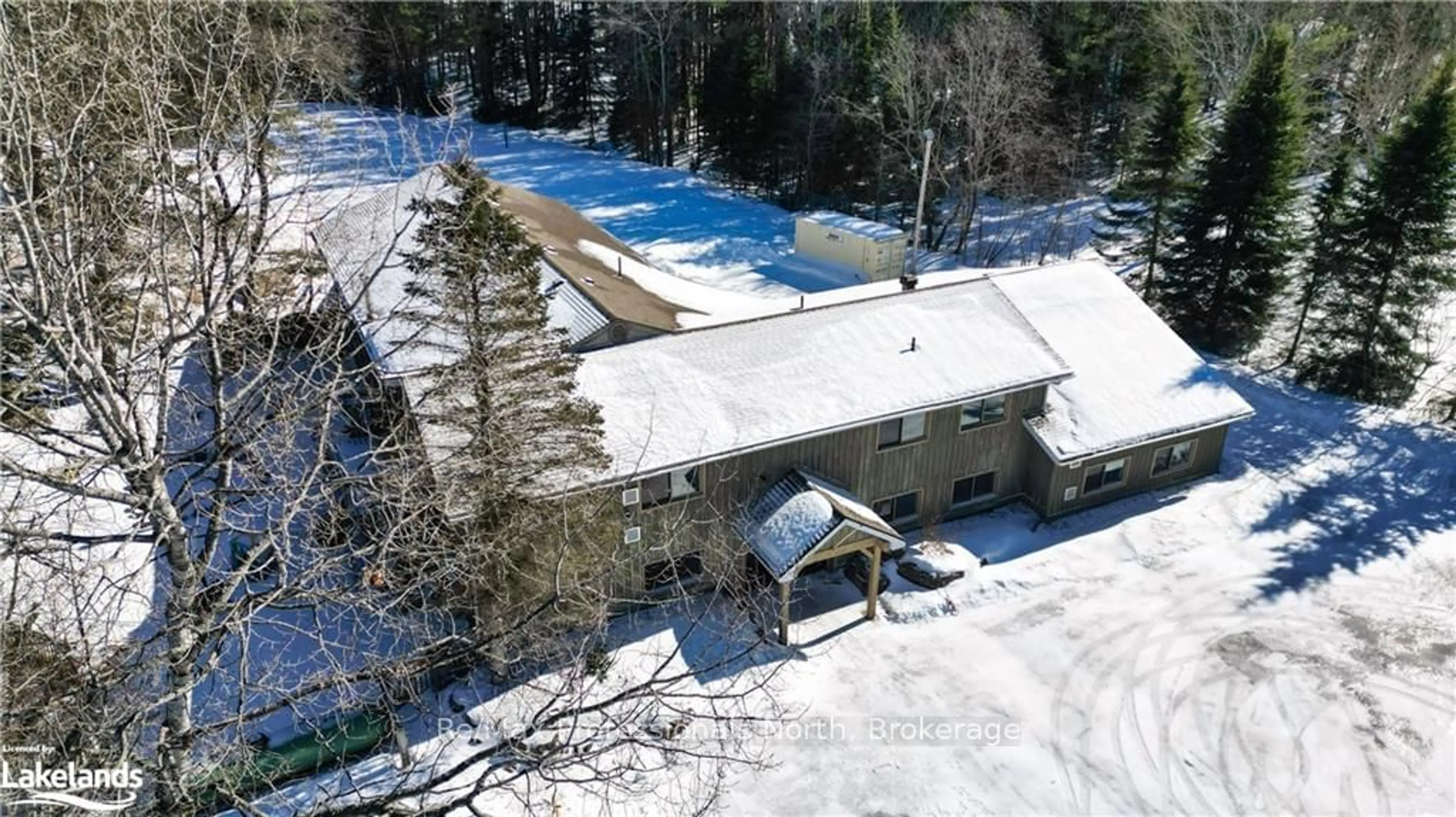 A pic from outside/outdoor area/front of a property/back of a property/a pic from drone, building for 2483 OLD MUSKOKA Rd, Huntsville Ontario P0B 1M0