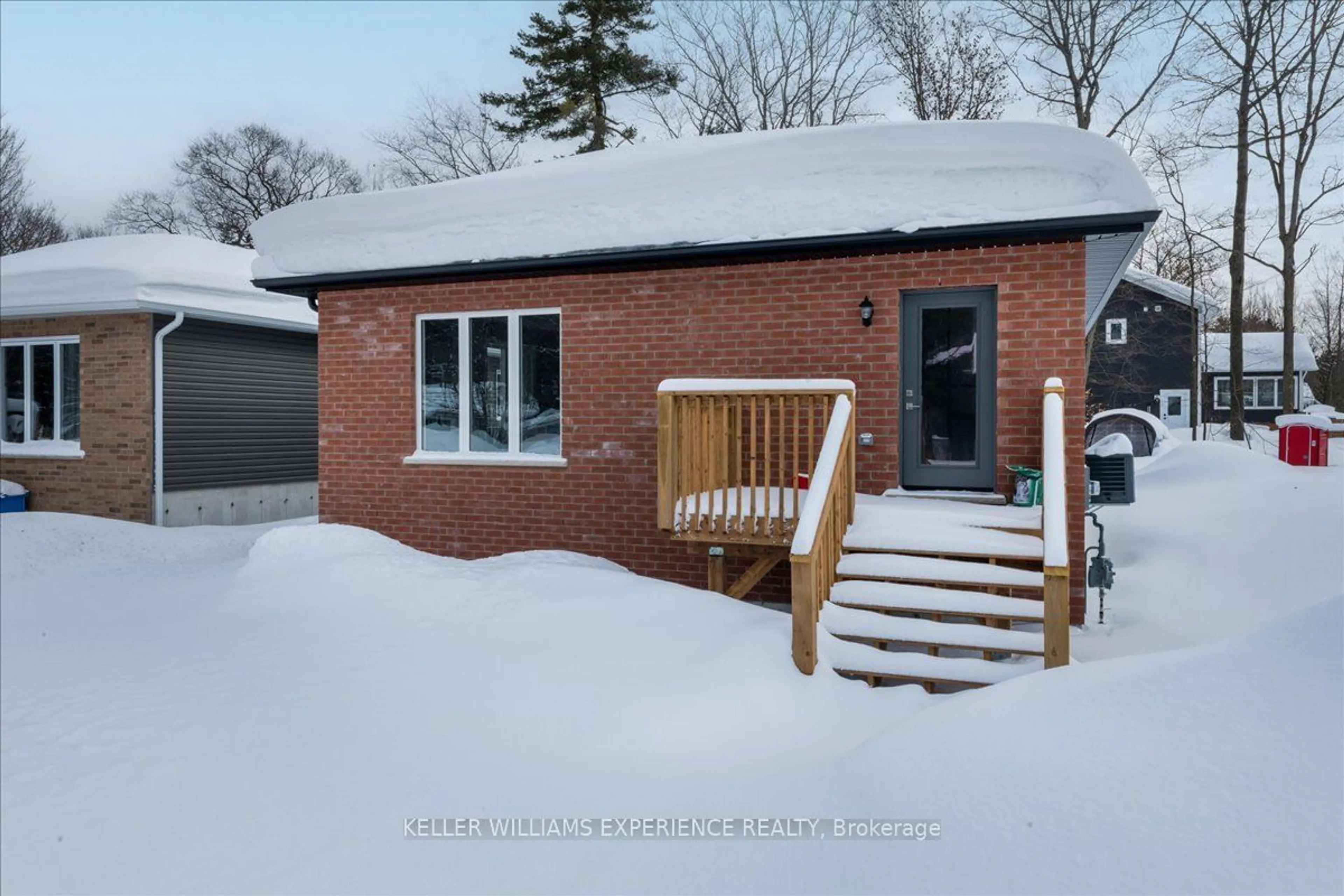 Home with brick exterior material, street for 141 Pine St, Gravenhurst Ontario P1P 1B1