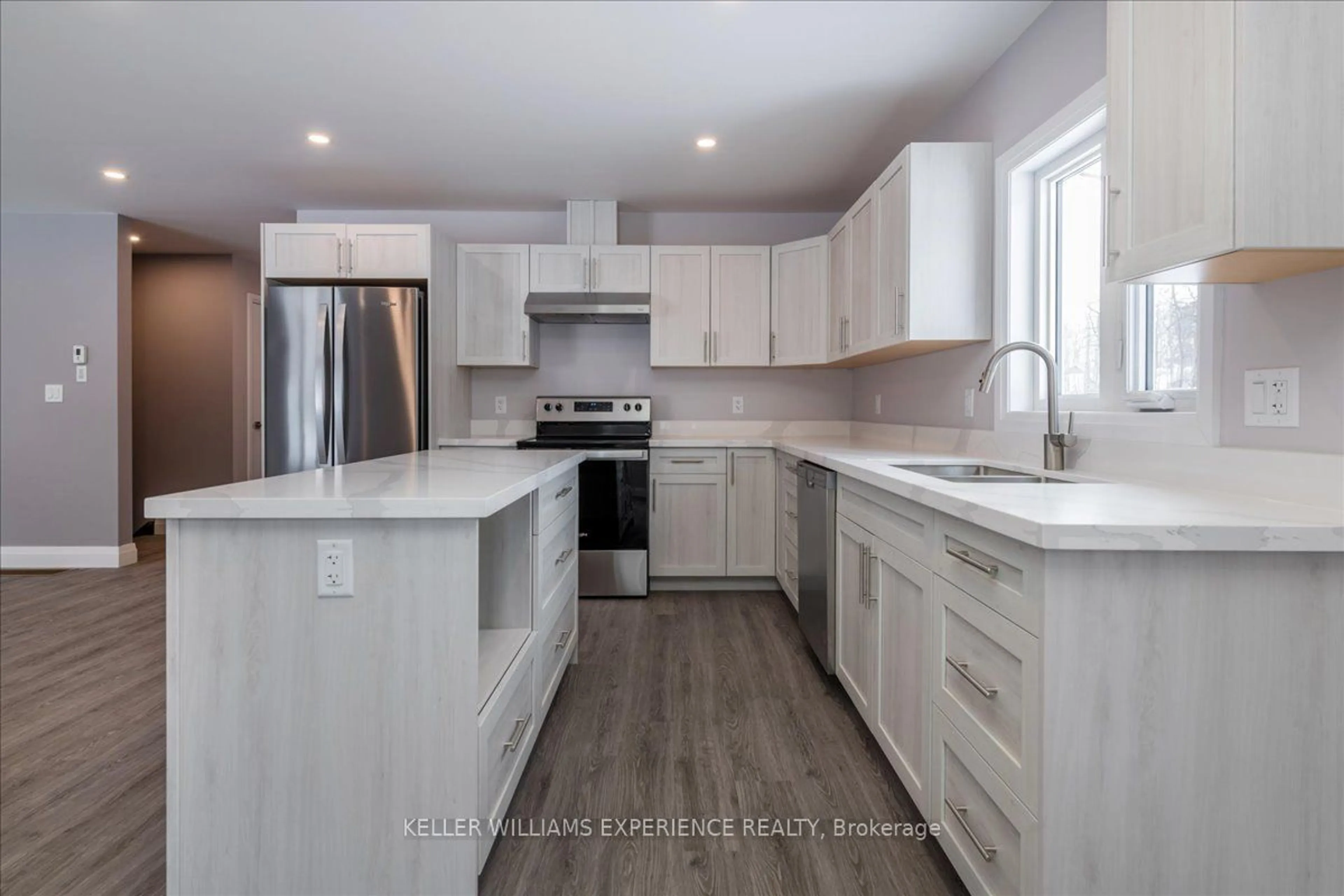 Open concept kitchen, unknown for 141 Pine St, Gravenhurst Ontario P1P 1B1