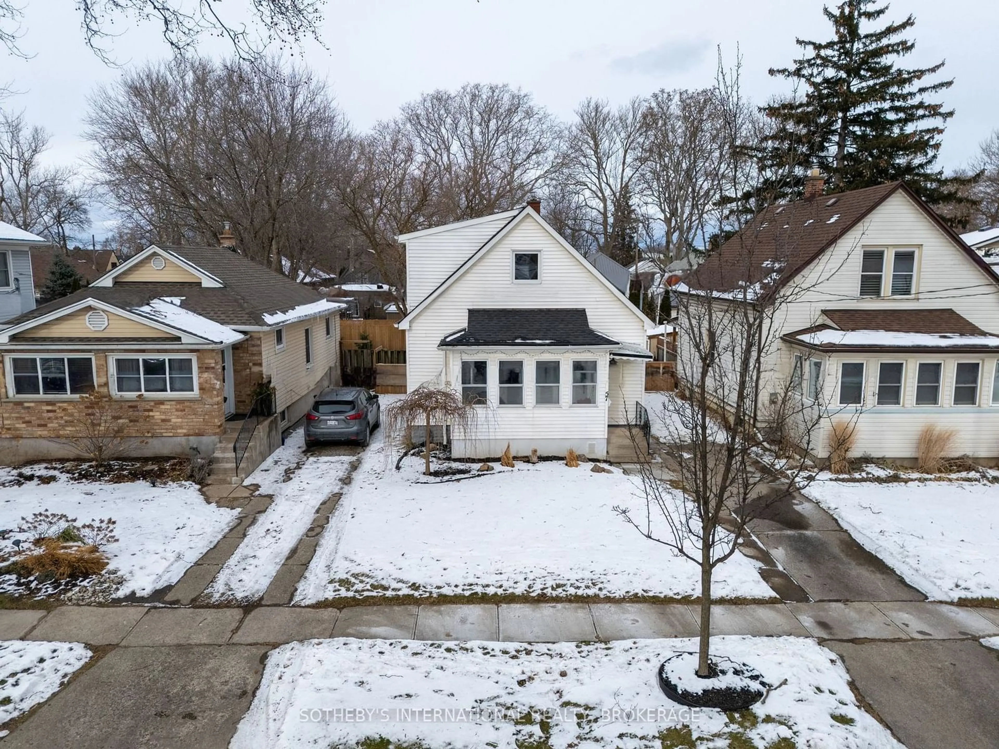 A pic from outside/outdoor area/front of a property/back of a property/a pic from drone, street for 57 St Patrick St, St. Catharines Ontario L2R 1K2