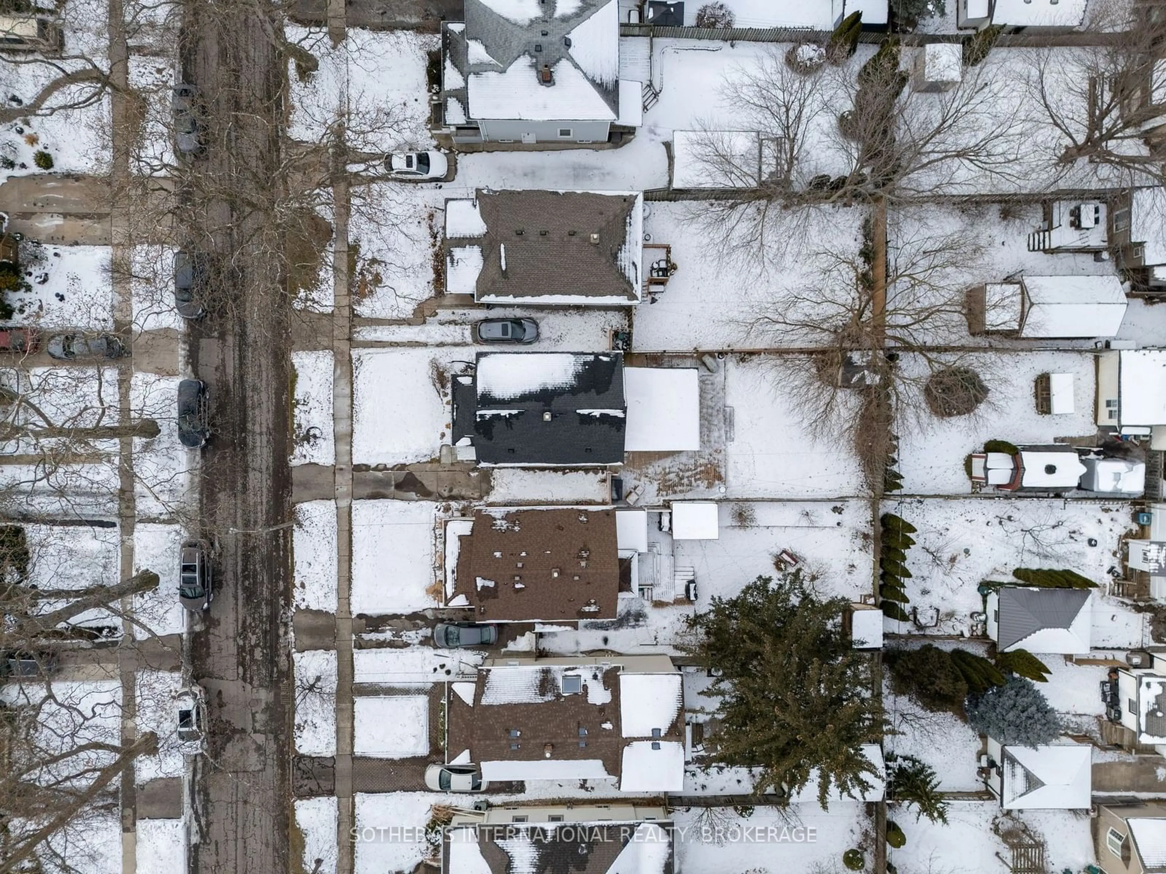 A pic from outside/outdoor area/front of a property/back of a property/a pic from drone, street for 57 St Patrick St, St. Catharines Ontario L2R 1K2