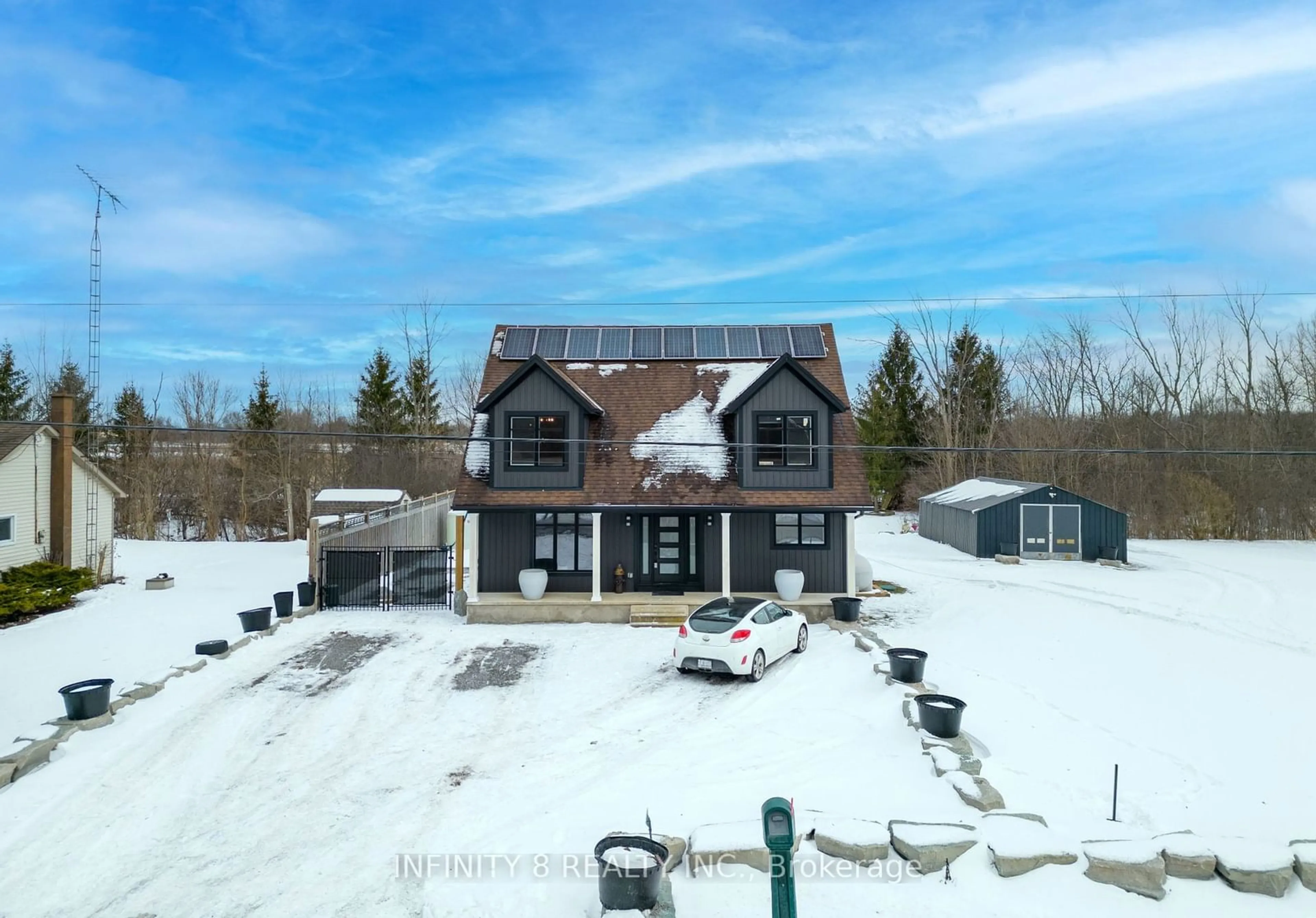 A pic from outside/outdoor area/front of a property/back of a property/a pic from drone, building for 9458 Willoughby Dr, Niagara Falls Ontario L2E 6S6