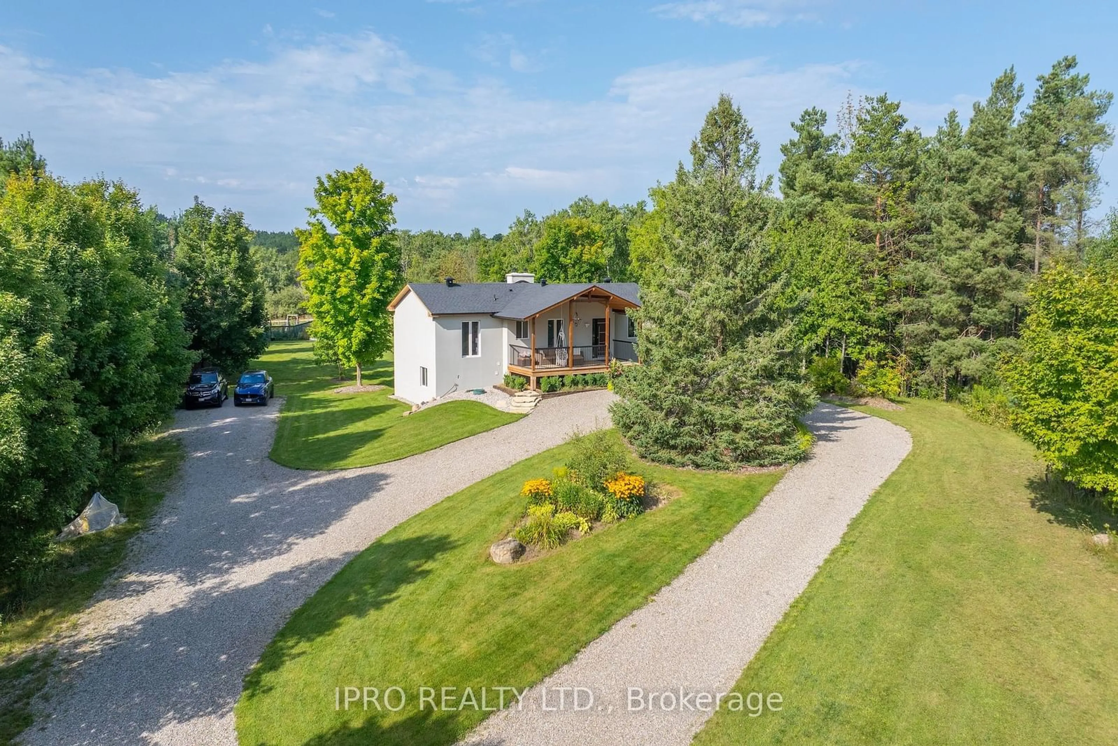 A pic from outside/outdoor area/front of a property/back of a property/a pic from drone, street for 993608 Mono-Adjala Townline, Mono Ontario L9W 6H4