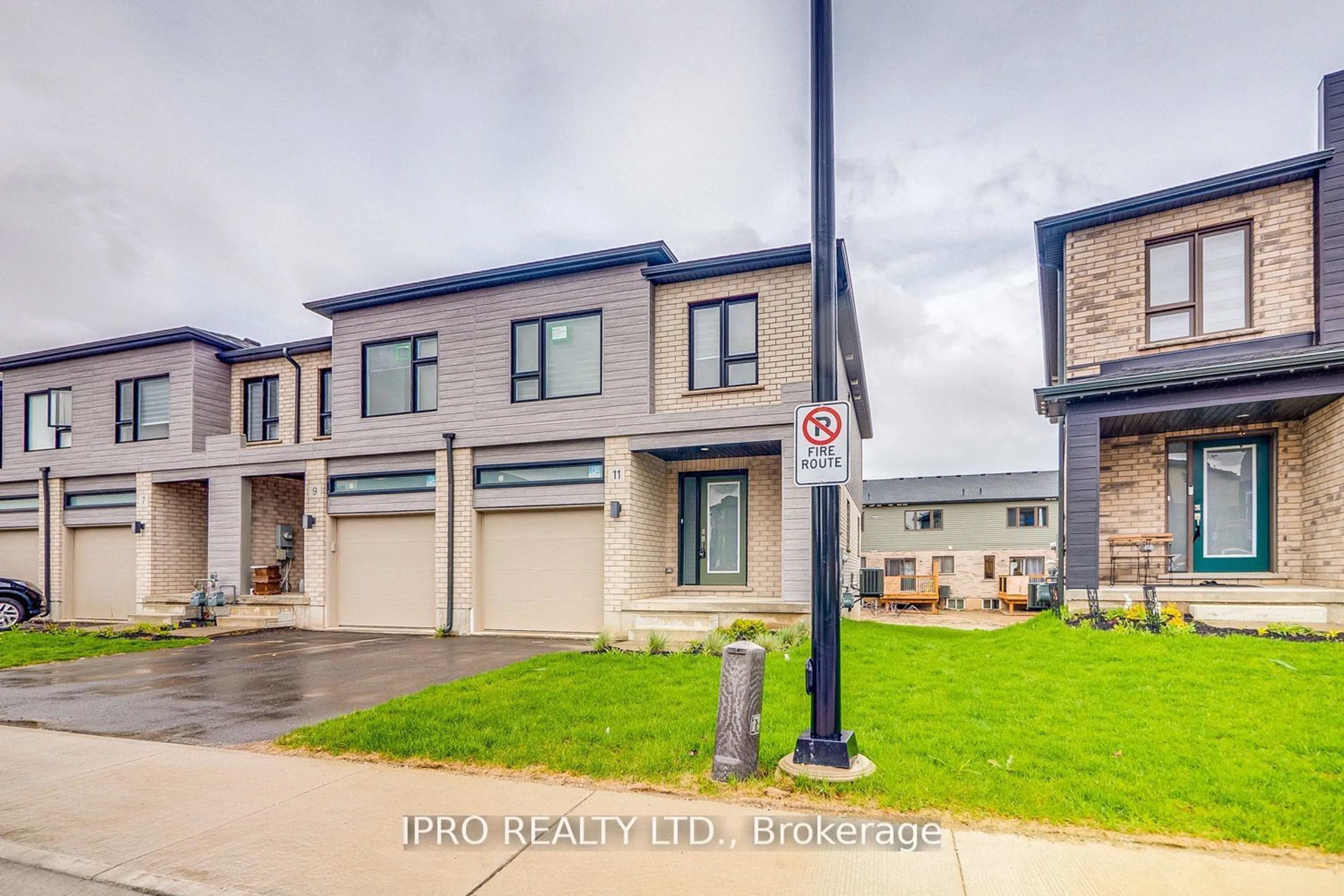 A pic from outside/outdoor area/front of a property/back of a property/a pic from drone, street for 11 Shedrow Pl, Kitchener Ontario N2R 1R2