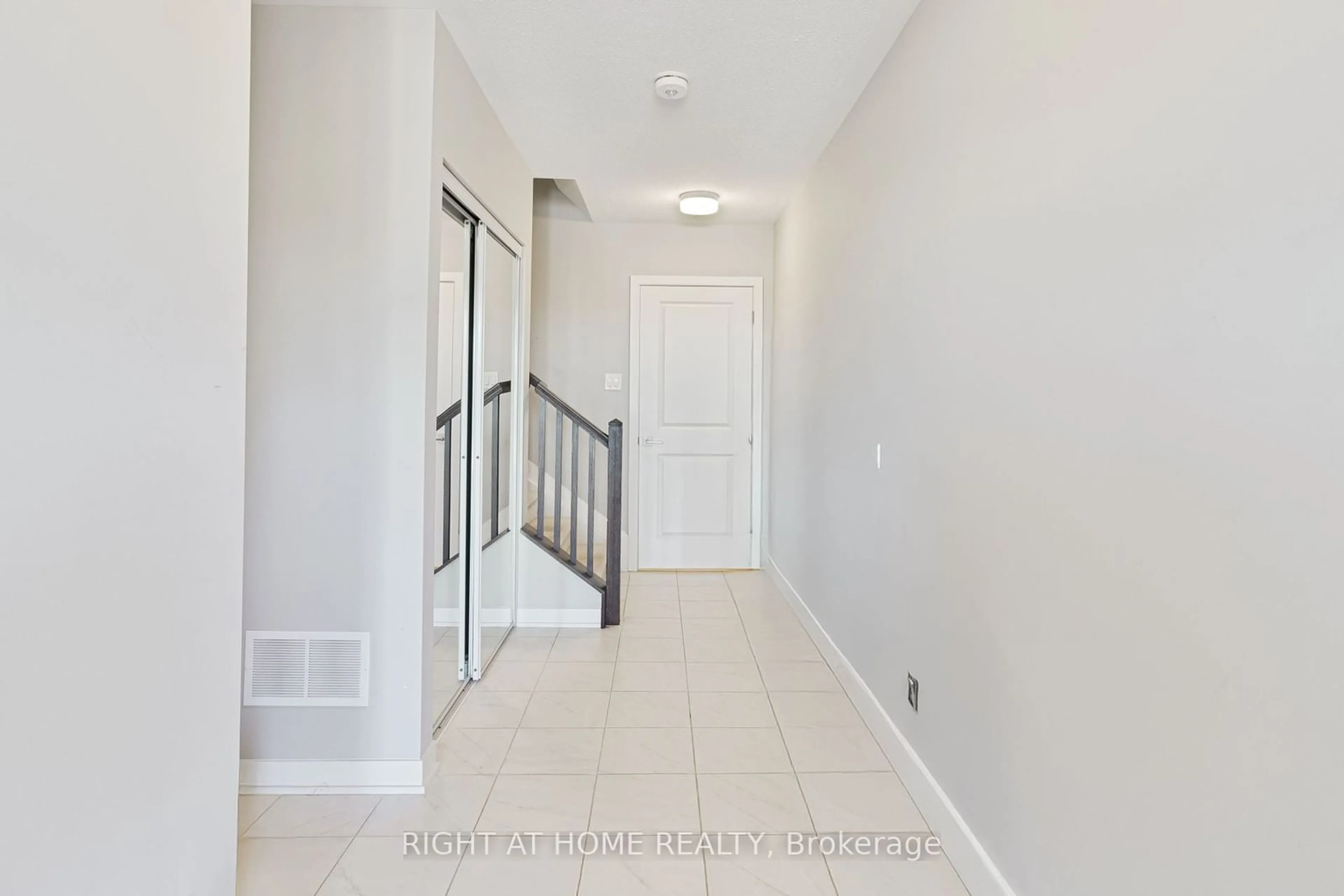 Indoor entryway for 36 LIMNOS Lane, Stittsville - Munster - Richmond Ontario K2S 0V5