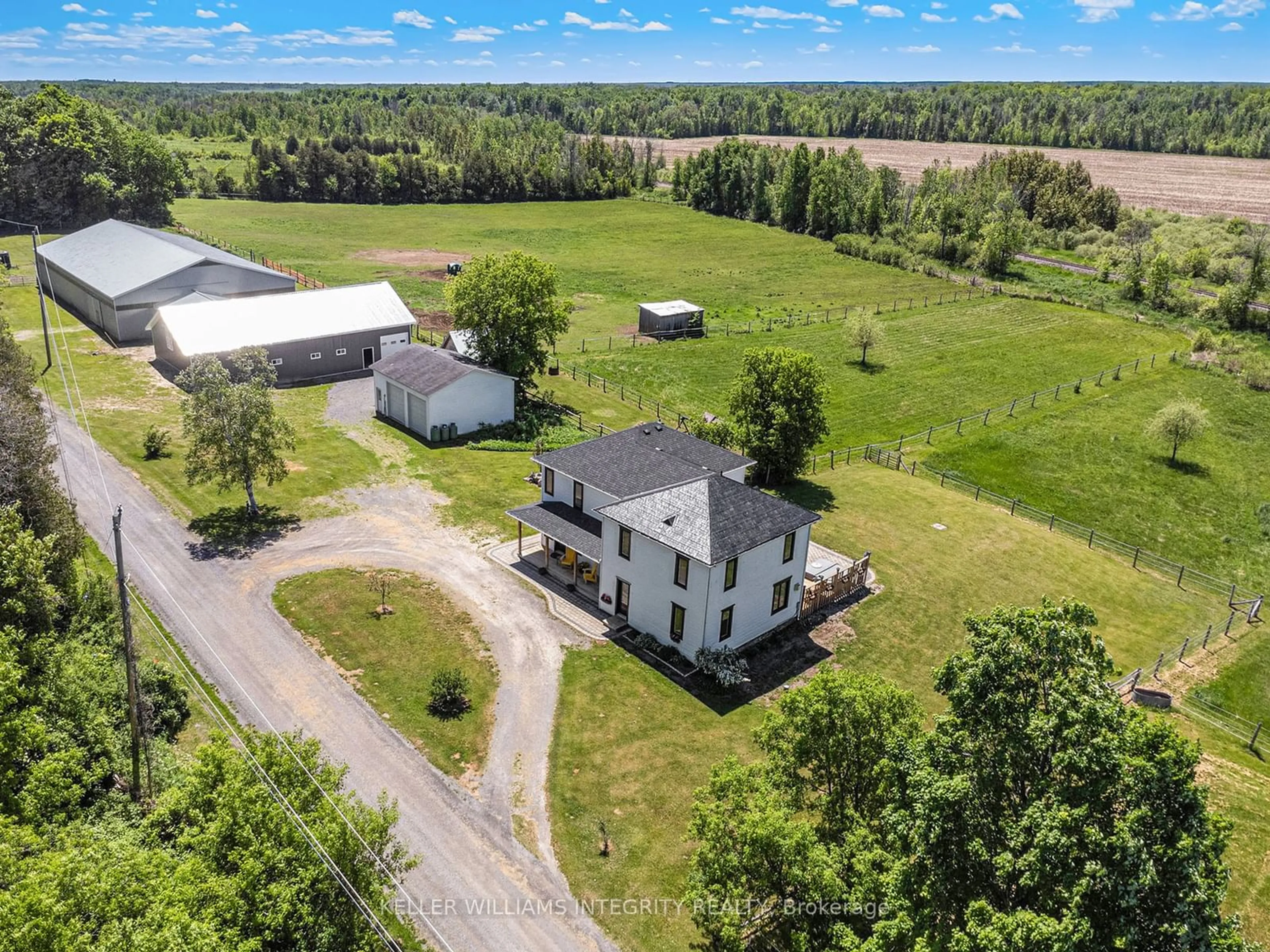 A pic from outside/outdoor area/front of a property/back of a property/a pic from drone, building for 980 BLACK Rd, North Grenville Ontario K0G 1T0