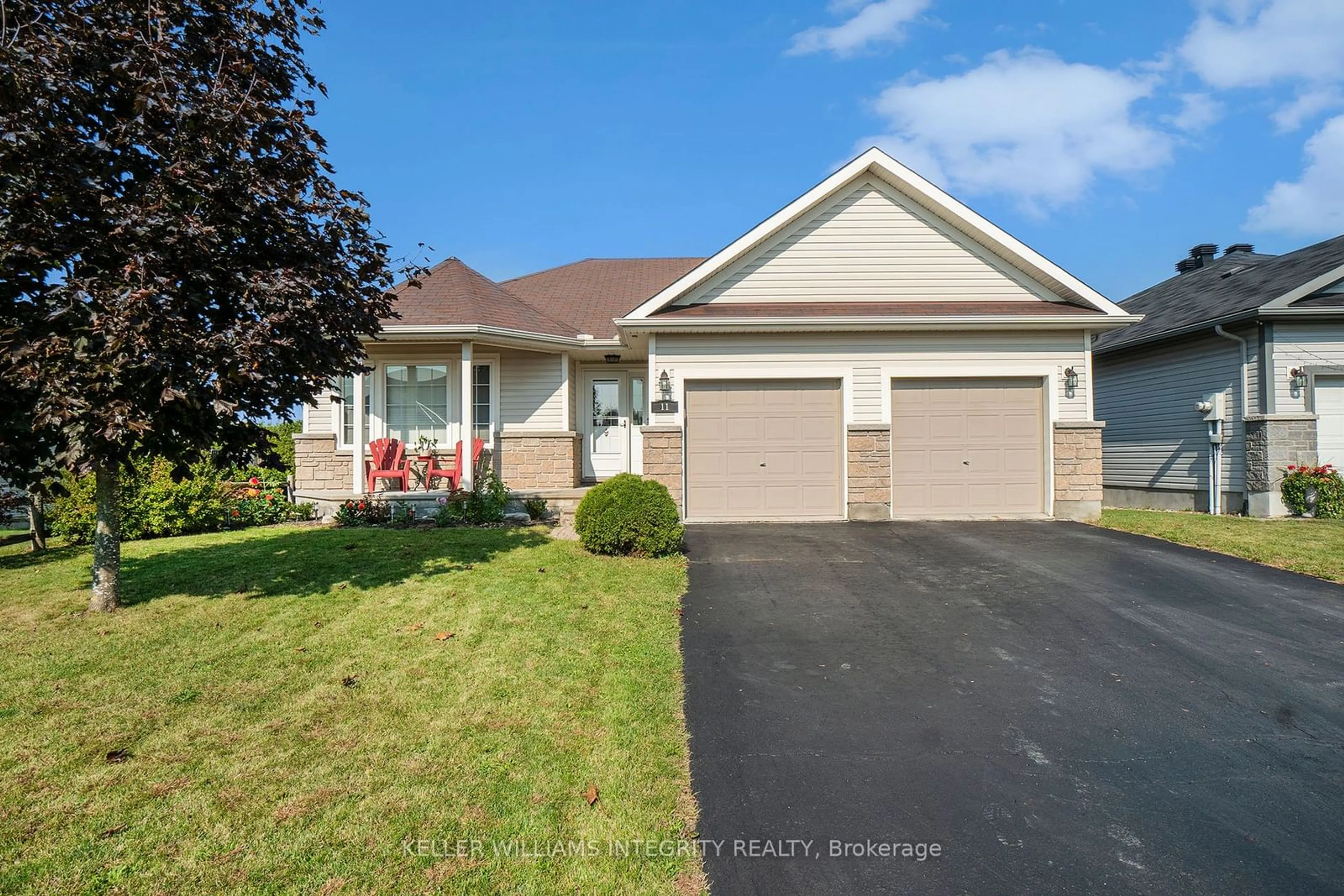 Home with vinyl exterior material, street for 11 WESTERRA Way, North Grenville Ontario K0G 1J0