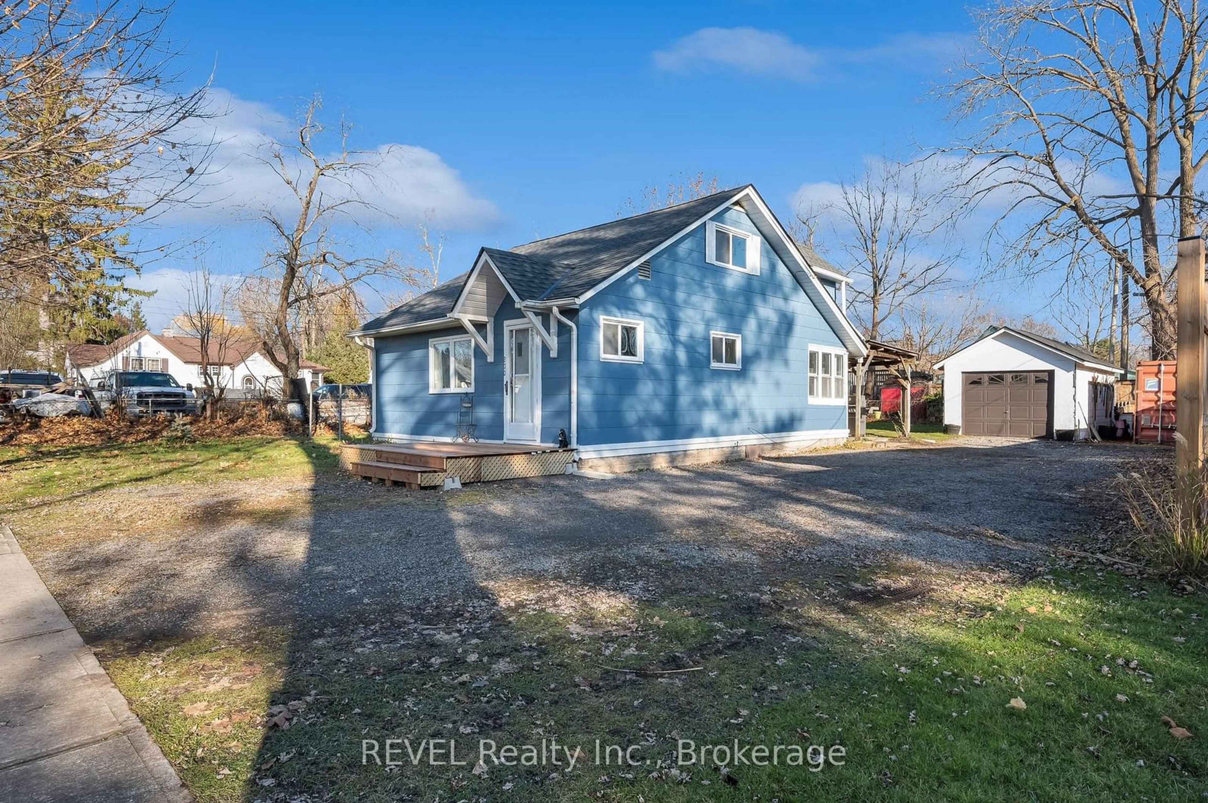 A pic from outside/outdoor area/front of a property/back of a property/a pic from drone, water/lake/river/ocean view for 200 Crystal Plaza Rd, Fort Erie Ontario L0S 1B0