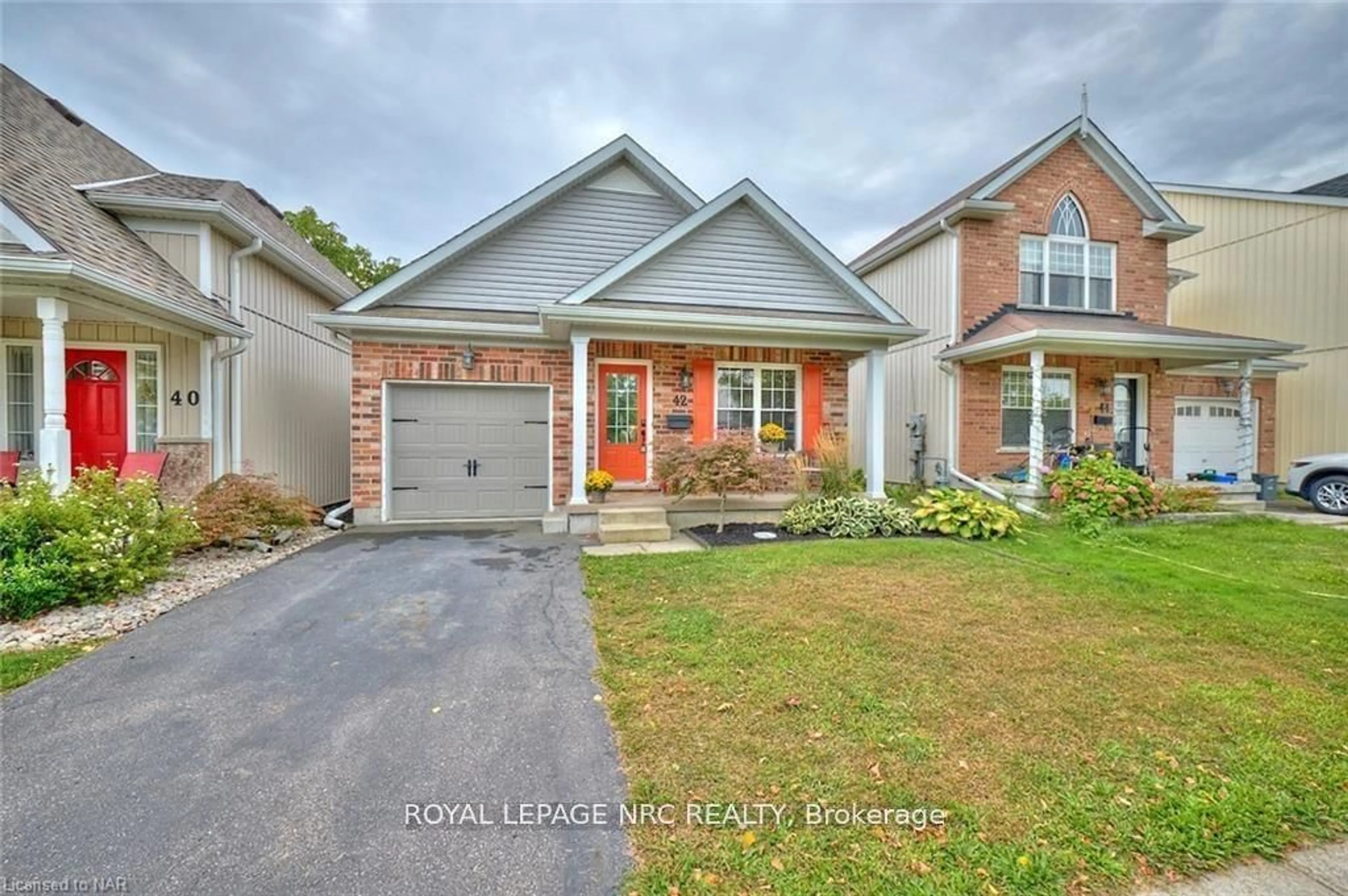 Home with brick exterior material, street for 42 Chicory Cres, St. Catharines Ontario L2R 0A5