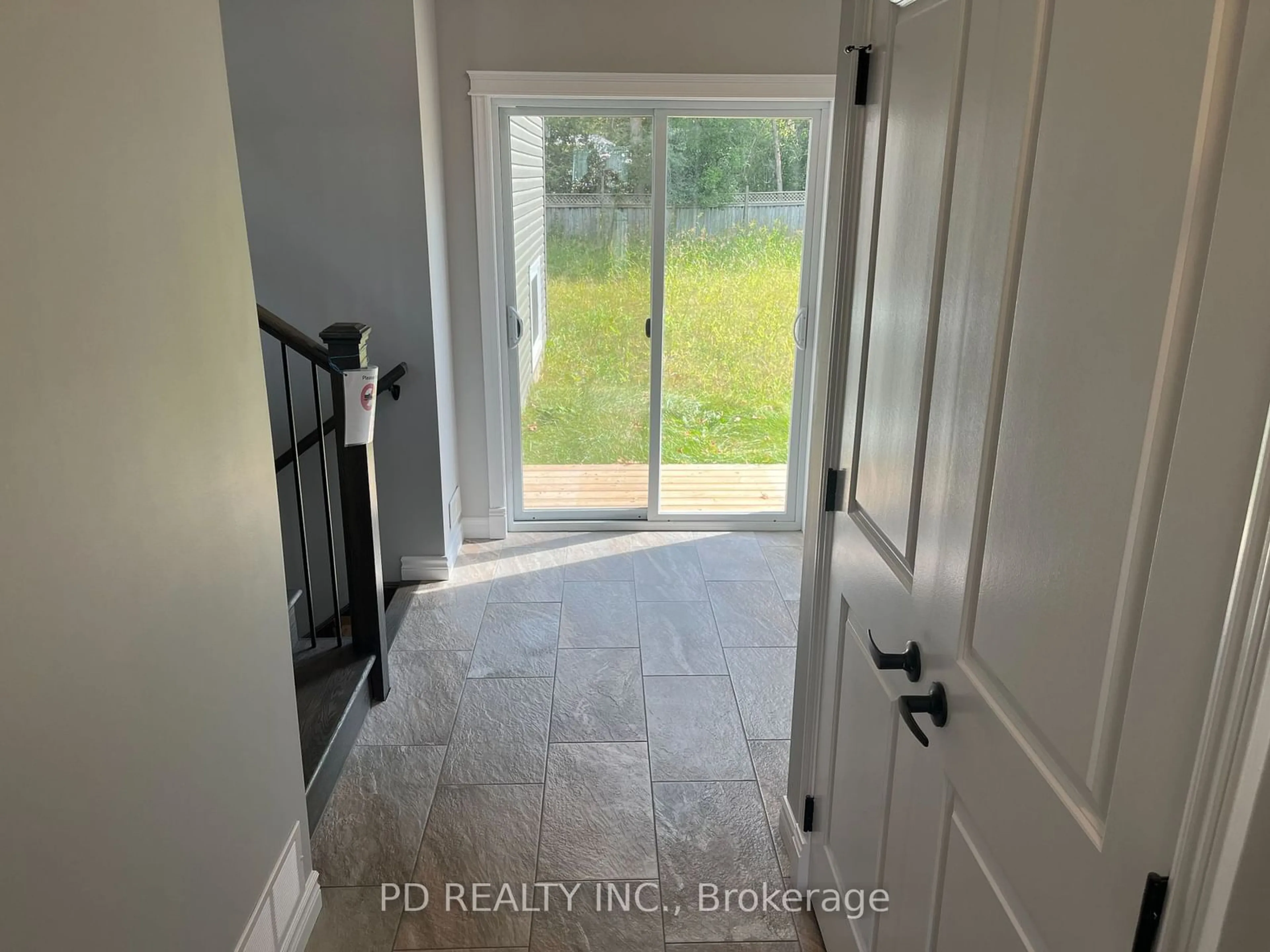 Indoor entryway for 20 Queen St, Kawartha Lakes Ontario K0L 2W0