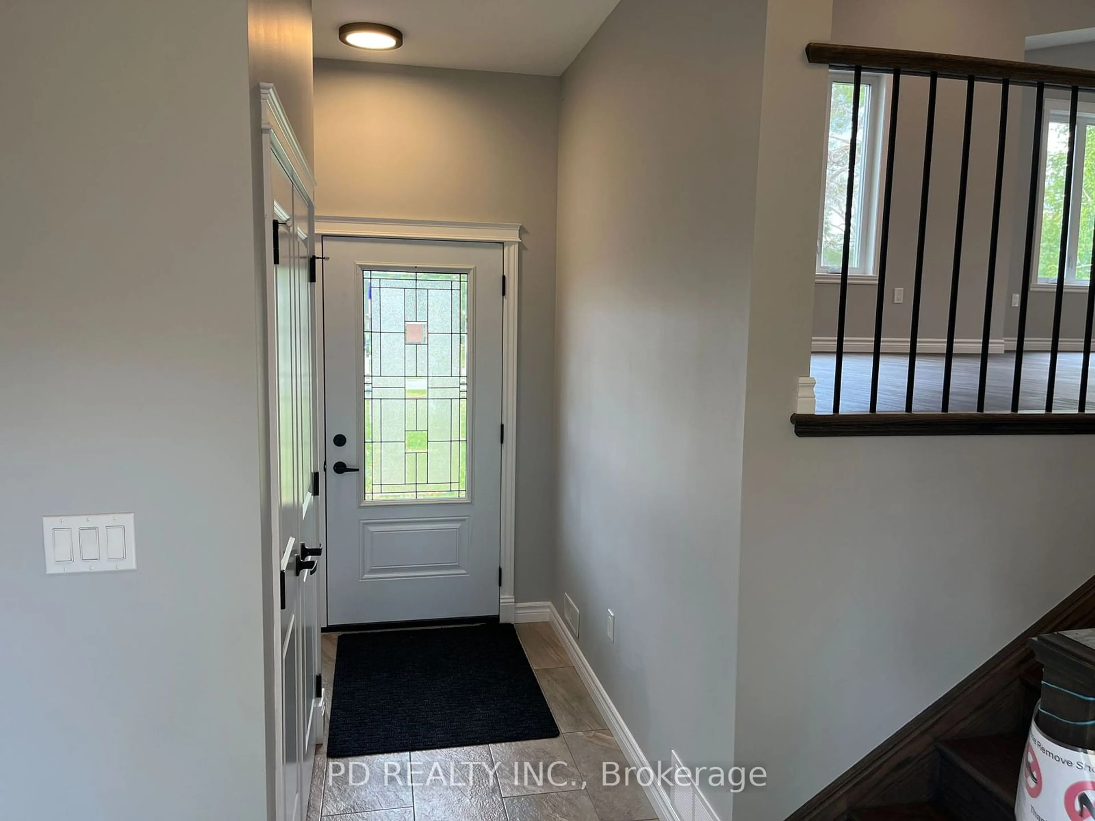 Indoor entryway for 20 Queen St, Kawartha Lakes Ontario K0L 2W0