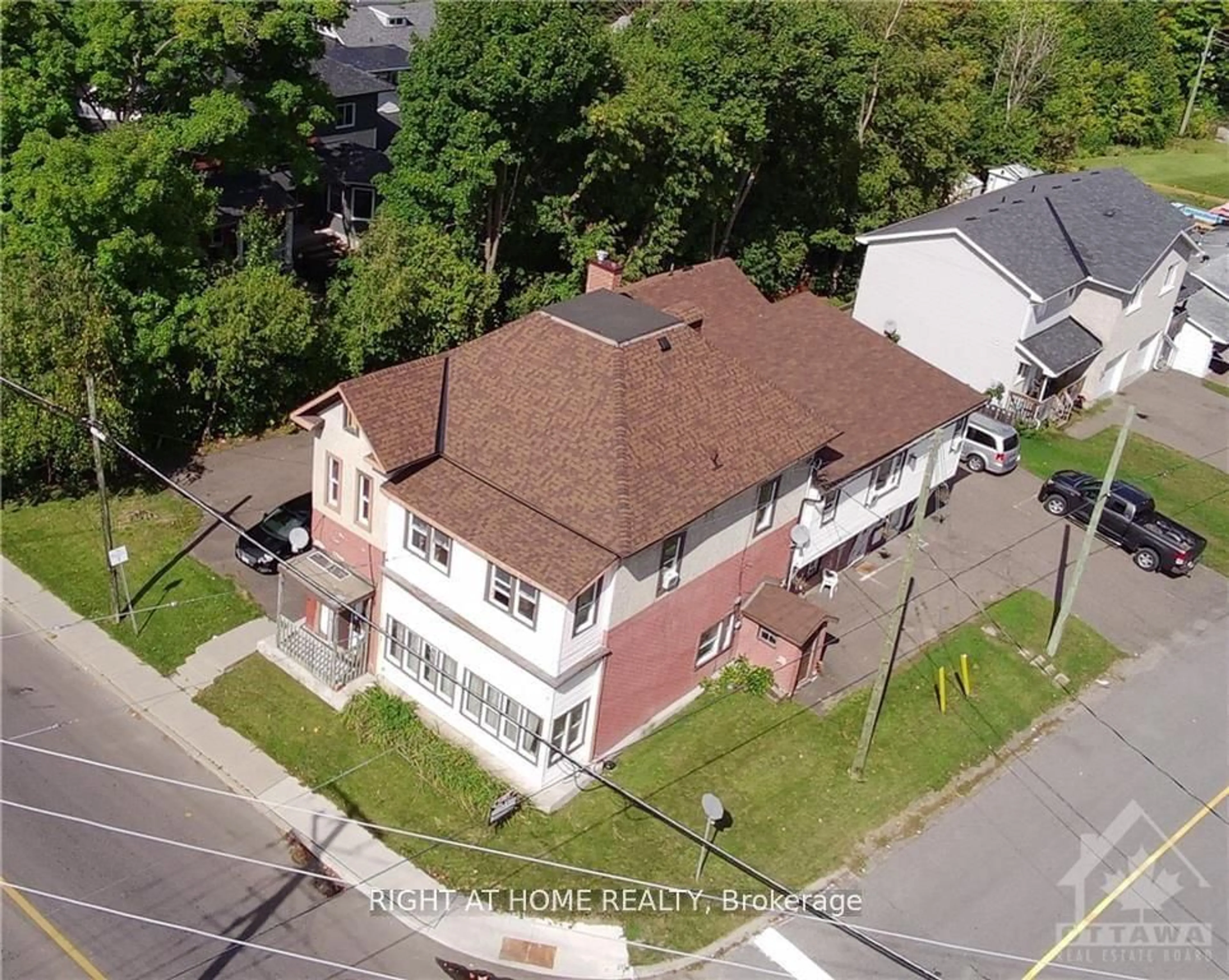 A pic from outside/outdoor area/front of a property/back of a property/a pic from drone, building for 229 Elgin St, Arnprior Ontario K7S 1P4