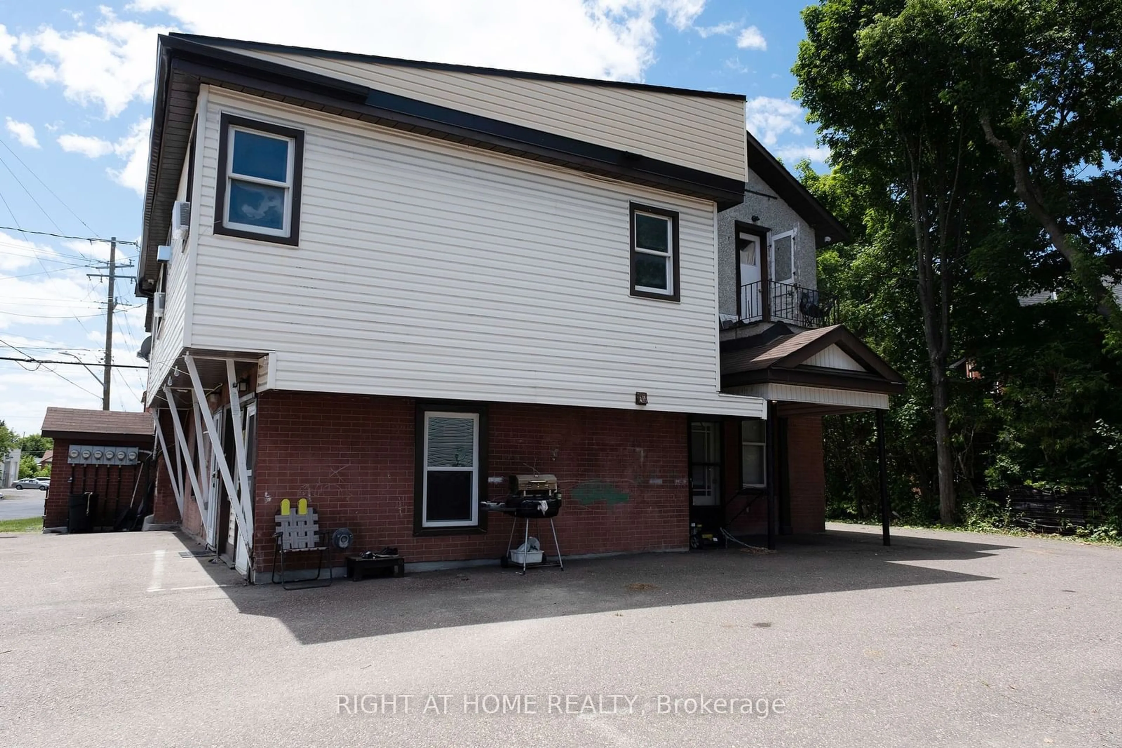 A pic from outside/outdoor area/front of a property/back of a property/a pic from drone, street for 229 Elgin St, Arnprior Ontario K7S 1P4