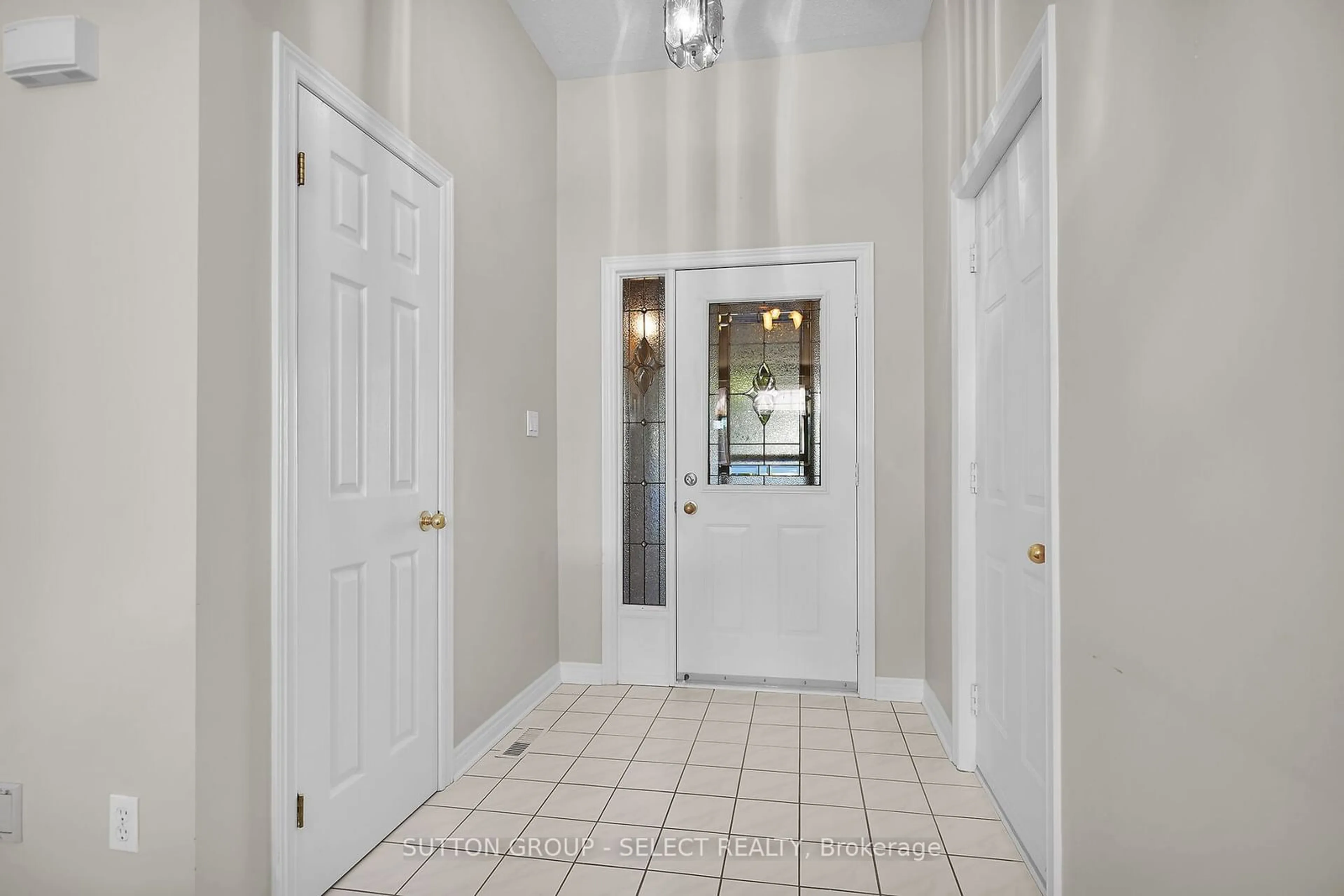 Indoor entryway for 250 NORTH CENTRE Rd #50, London Ontario N5X 4C6