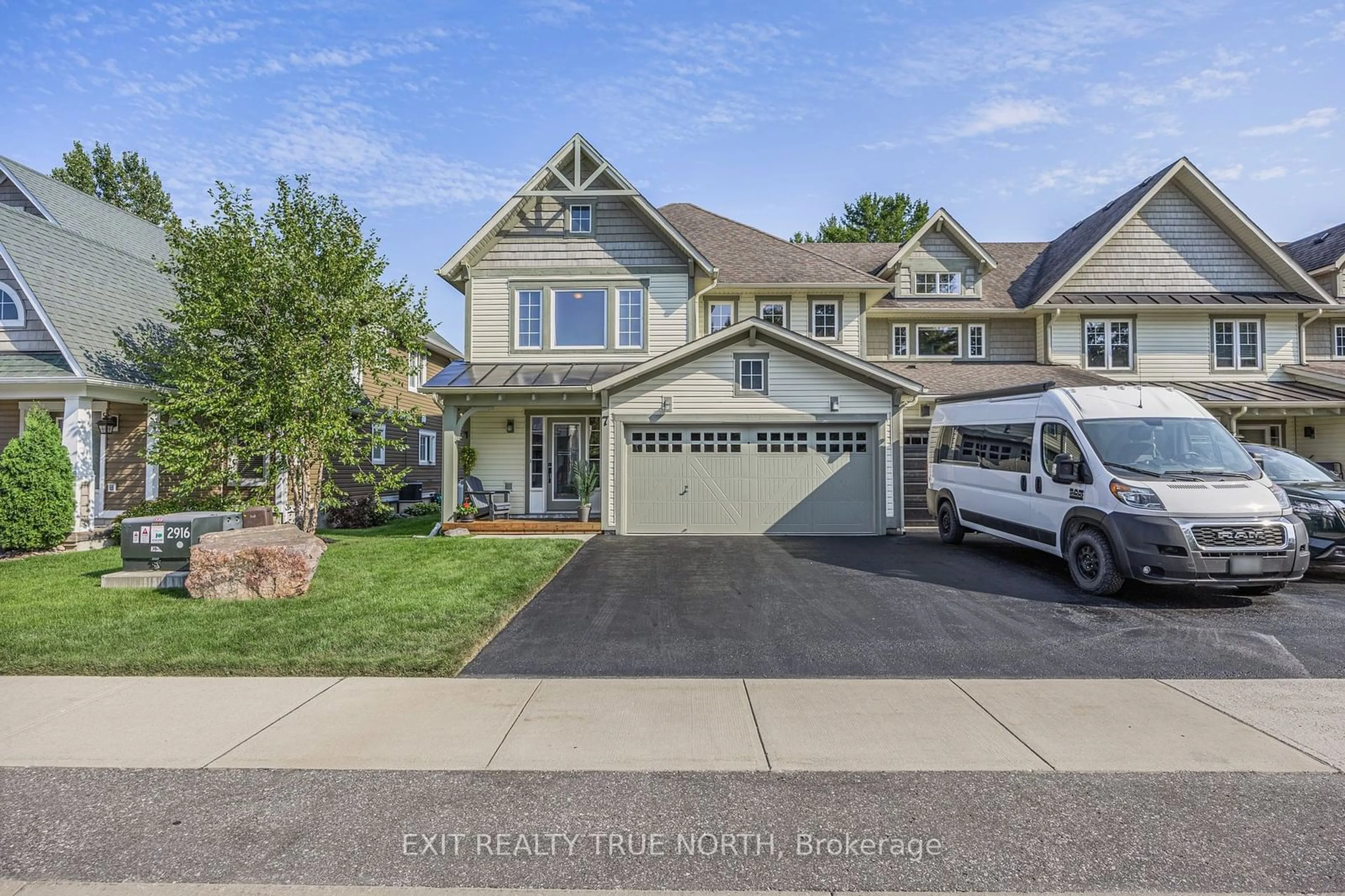 Home with vinyl exterior material, street for 7 Links Tr, Georgian Bay Ontario L0K 1S0