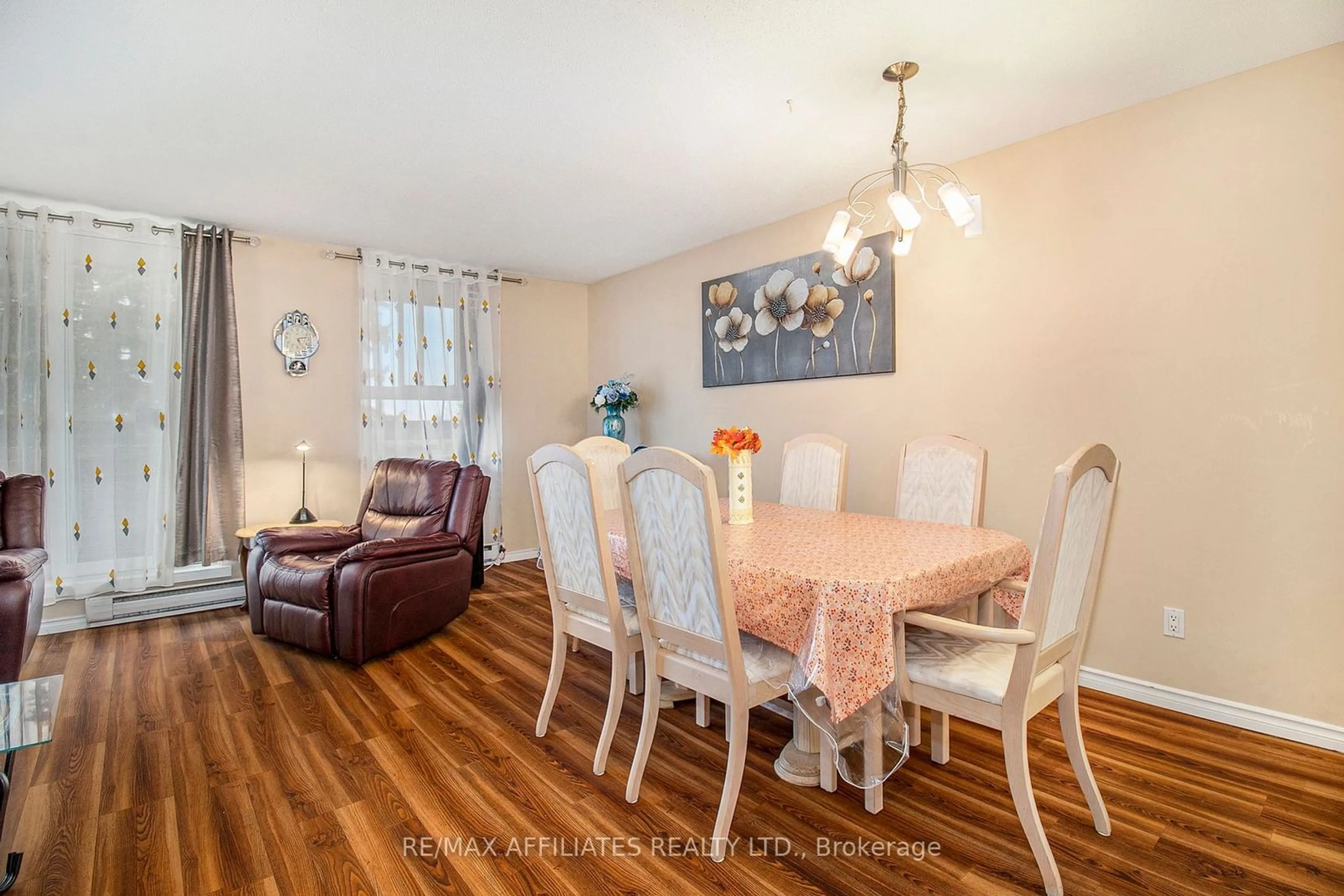 Dining room, wood/laminate floor for 2000 Jasmine Cres #403, Beacon Hill North - South and Area Ontario K1J 8K4