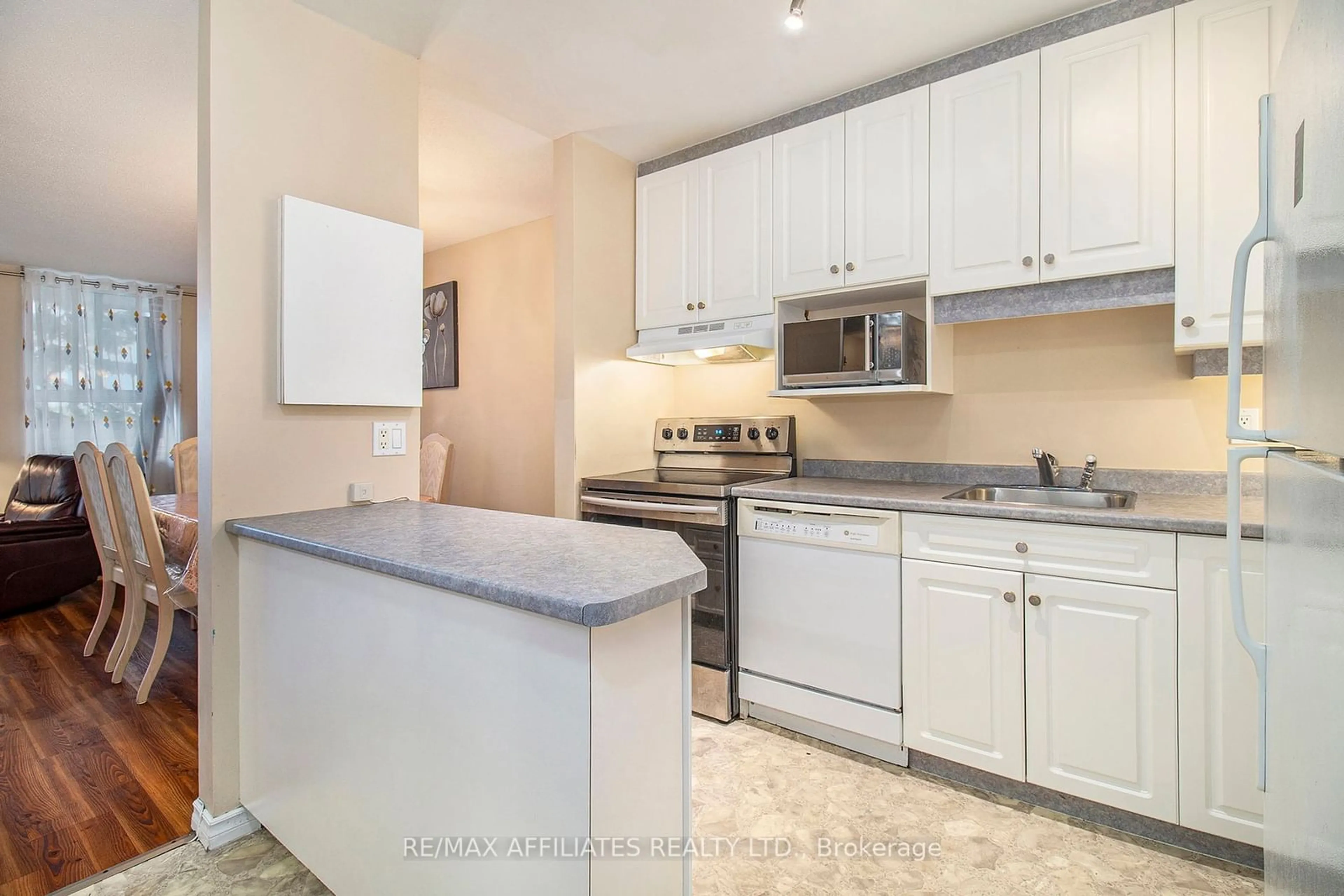 Standard kitchen, ceramic/tile floor for 2000 Jasmine Cres #403, Beacon Hill North - South and Area Ontario K1J 8K4