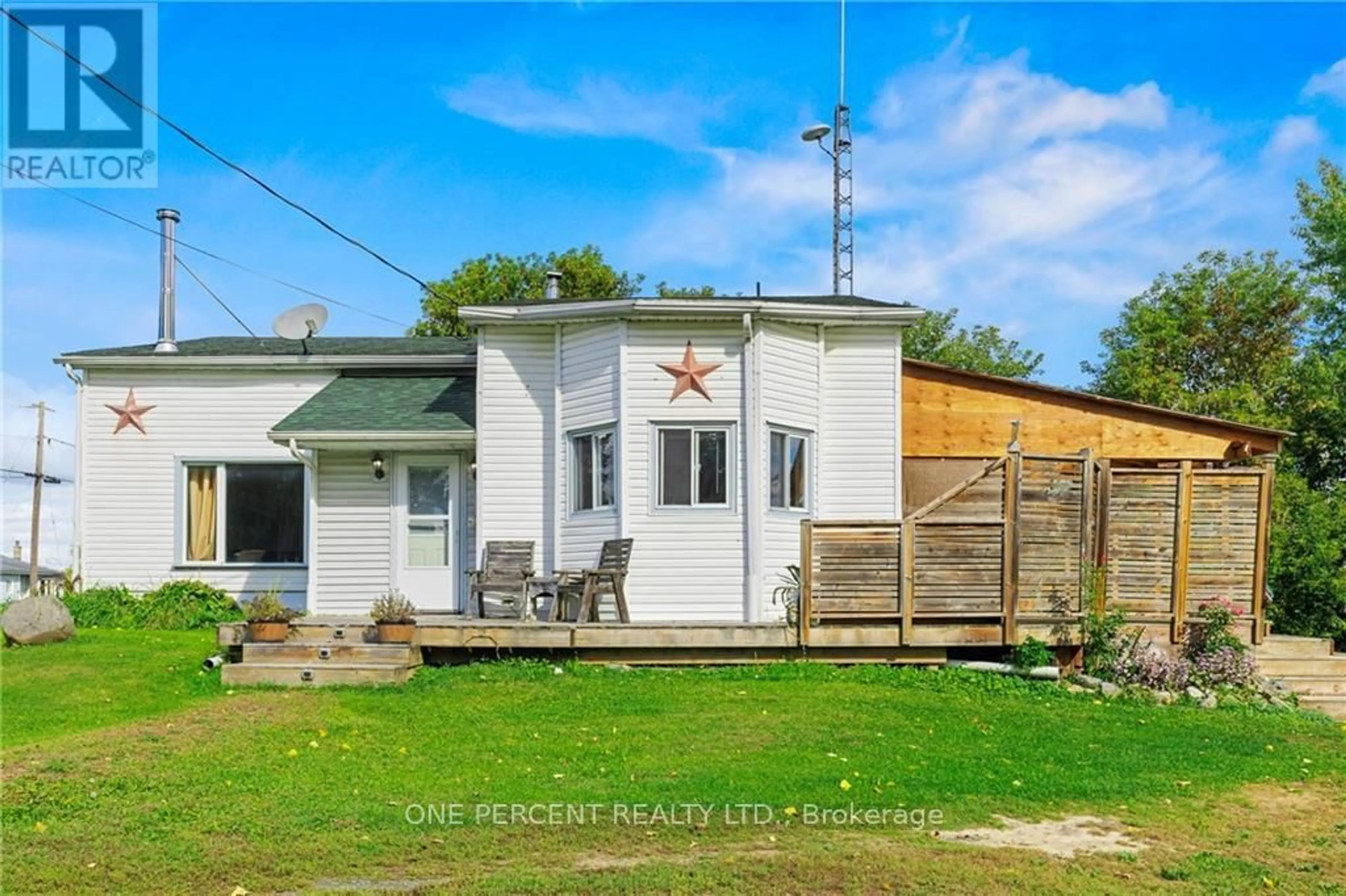 A pic from outside/outdoor area/front of a property/back of a property/a pic from drone, building for 11552 County Road 18, South Dundas Ontario K0E 1K0