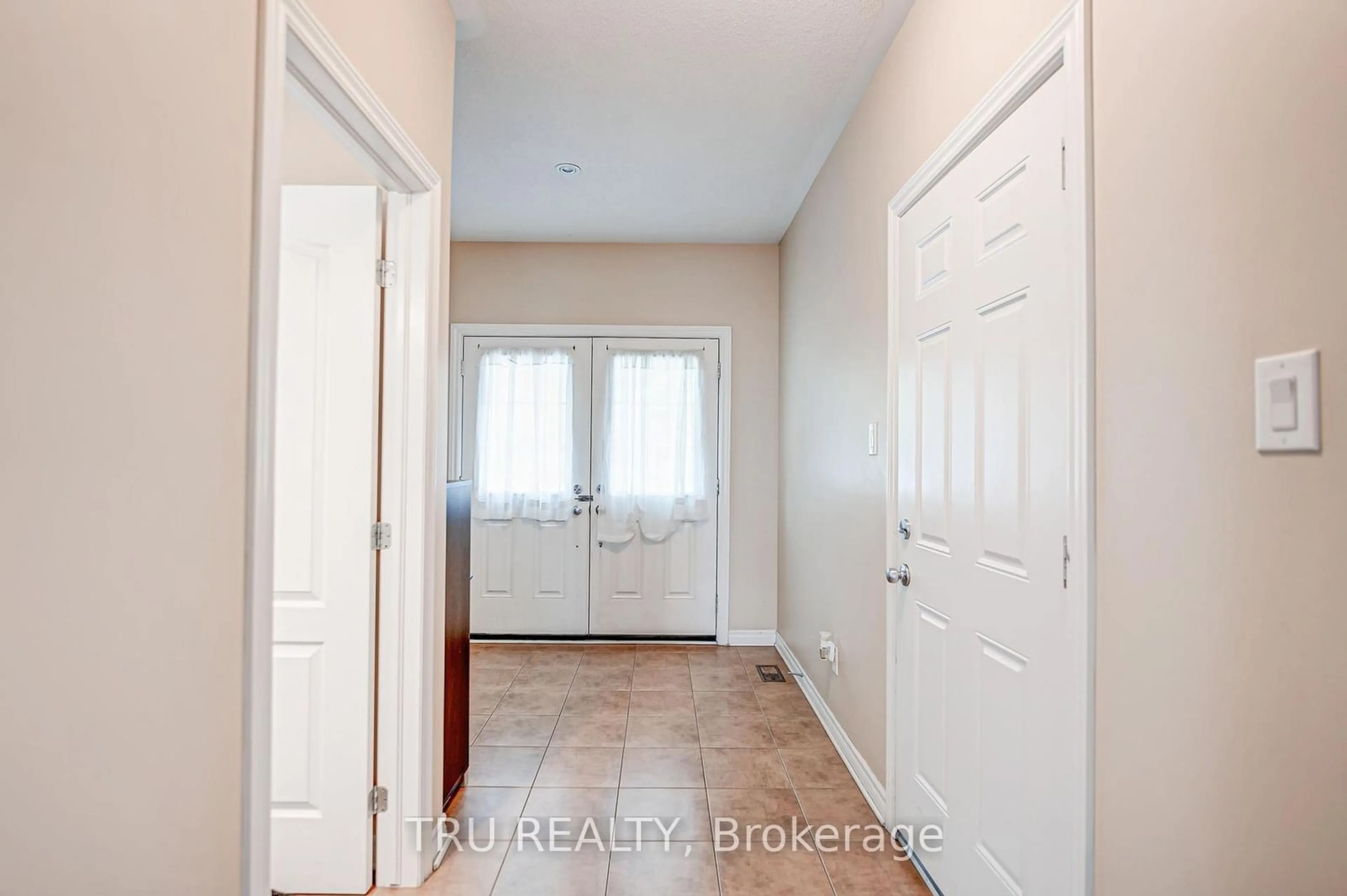 Indoor entryway for 536 GOLDEN SEDGE Way, Blossom Park - Airport and Area Ontario K1T 0G5