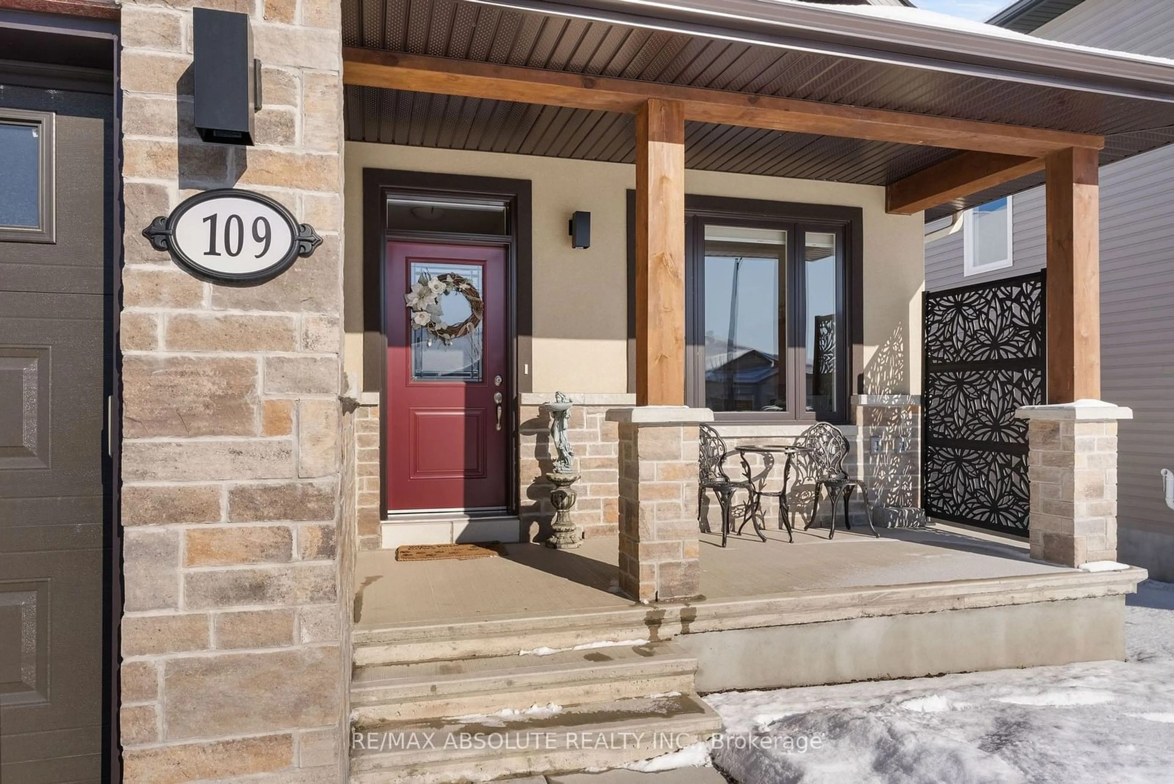 Indoor entryway for 109 Seabert Dr, Arnprior Ontario K7S 0K1