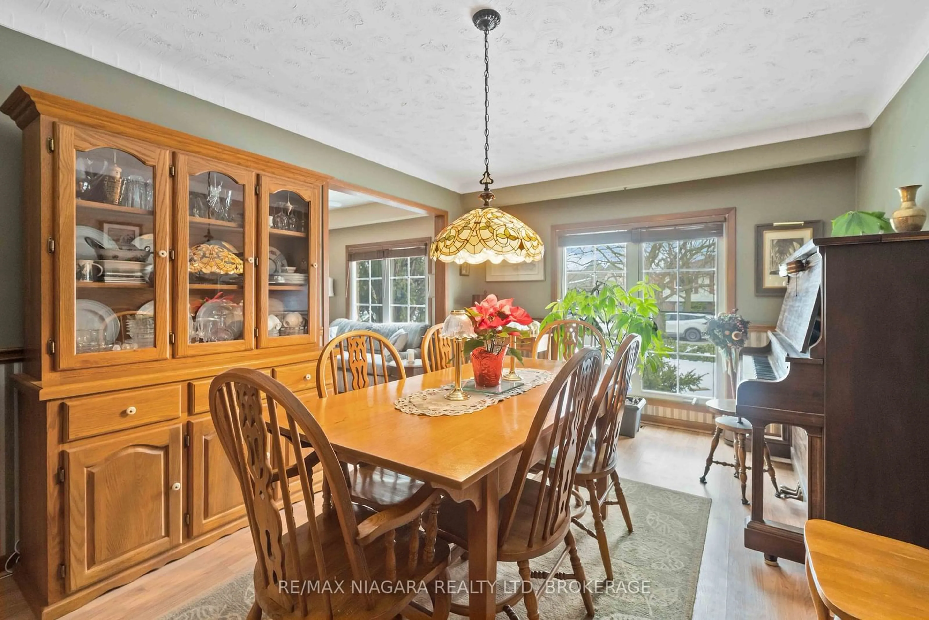 Dining room, unknown for 9 Shoreline Dr, St. Catharines Ontario L2N 3V7