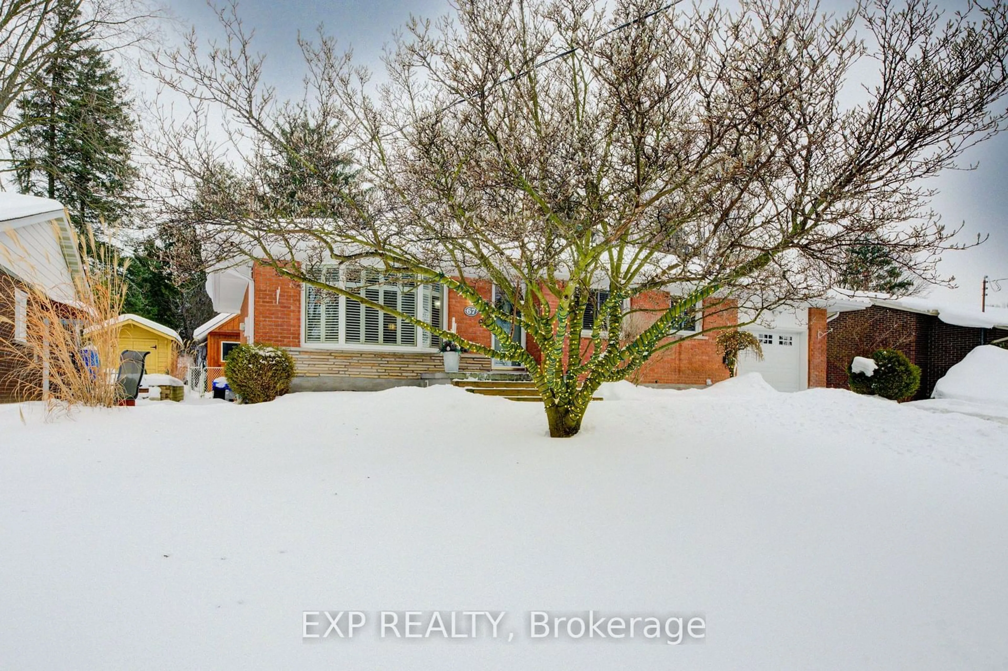 A pic from outside/outdoor area/front of a property/back of a property/a pic from drone, building for 67 Warren Rd, Kitchener Ontario N2M 4T6