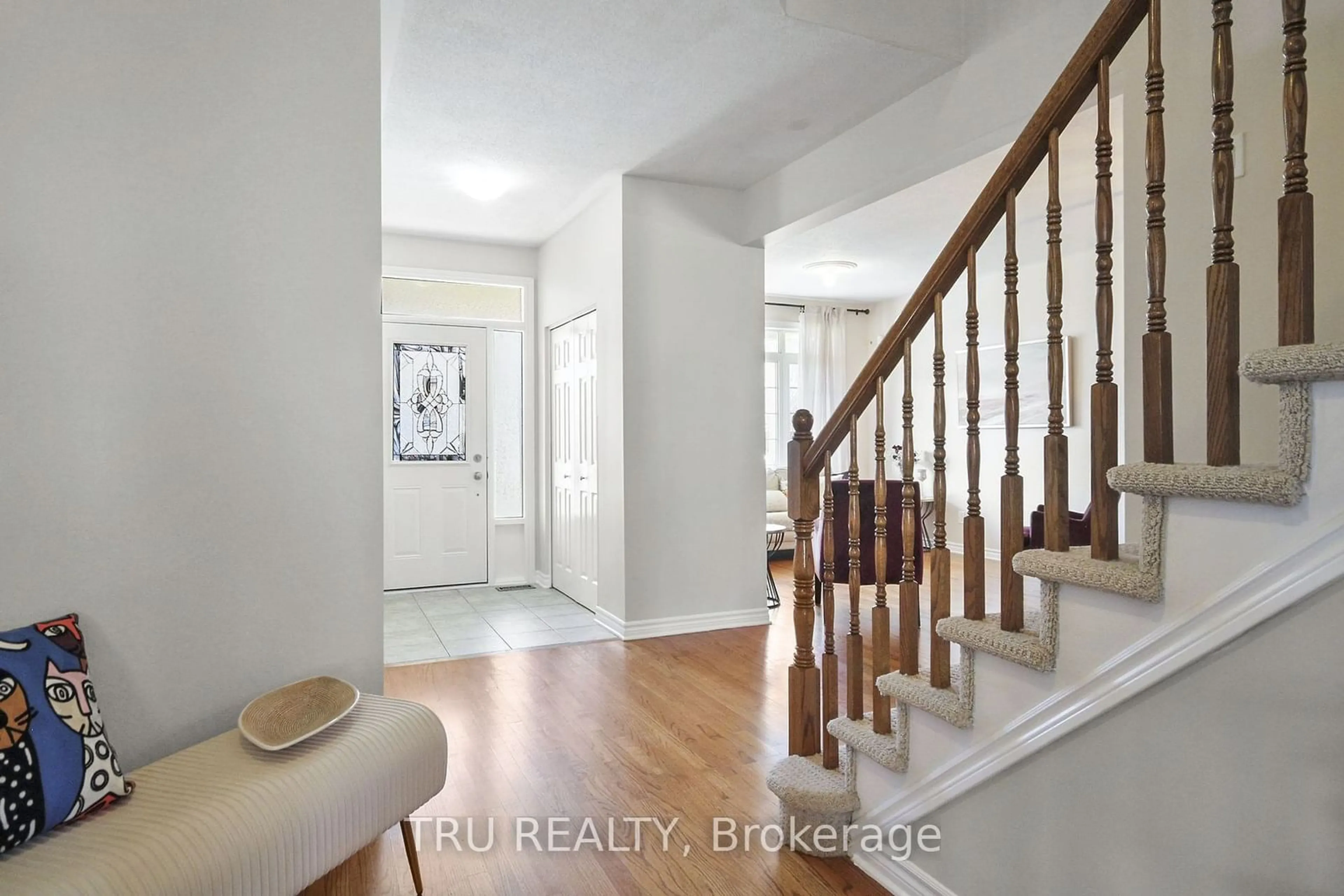 Indoor entryway for 302 Saddleridge Dr, Orleans - Convent Glen and Area Ontario K1W 0C1