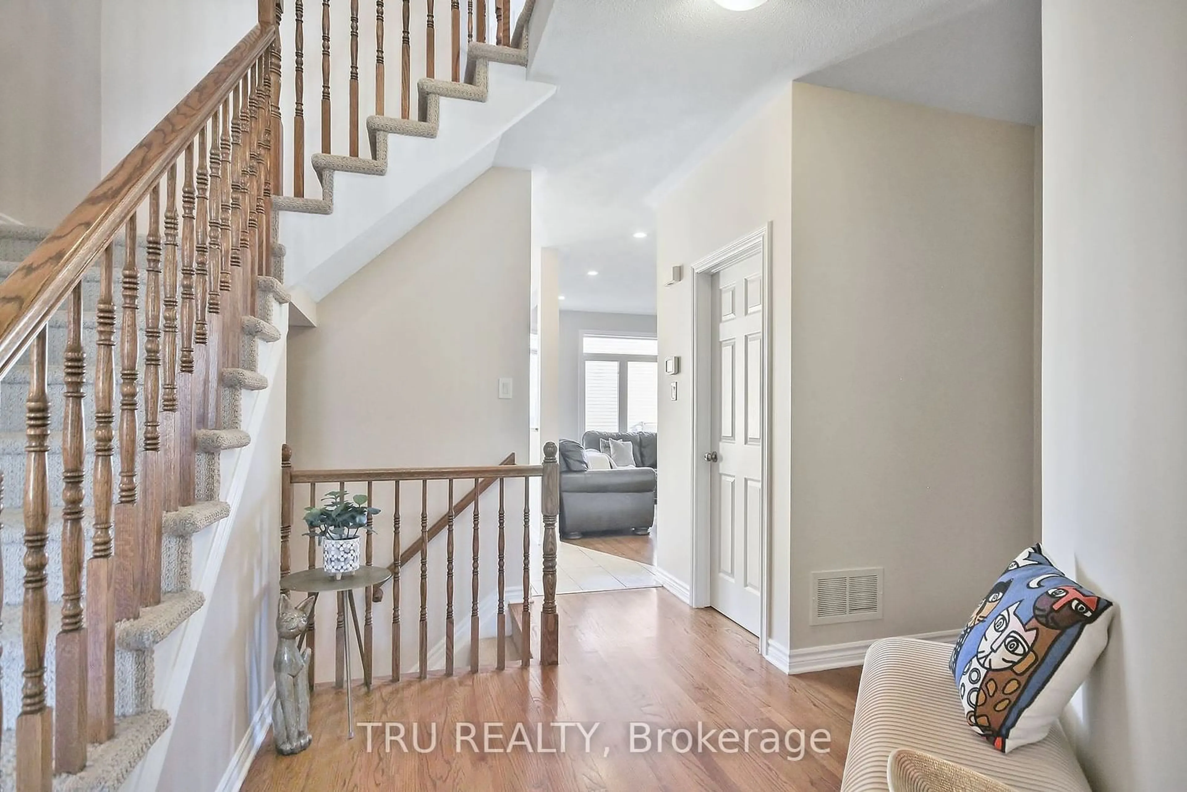 Indoor entryway for 302 Saddleridge Dr, Orleans - Convent Glen and Area Ontario K1W 0C1