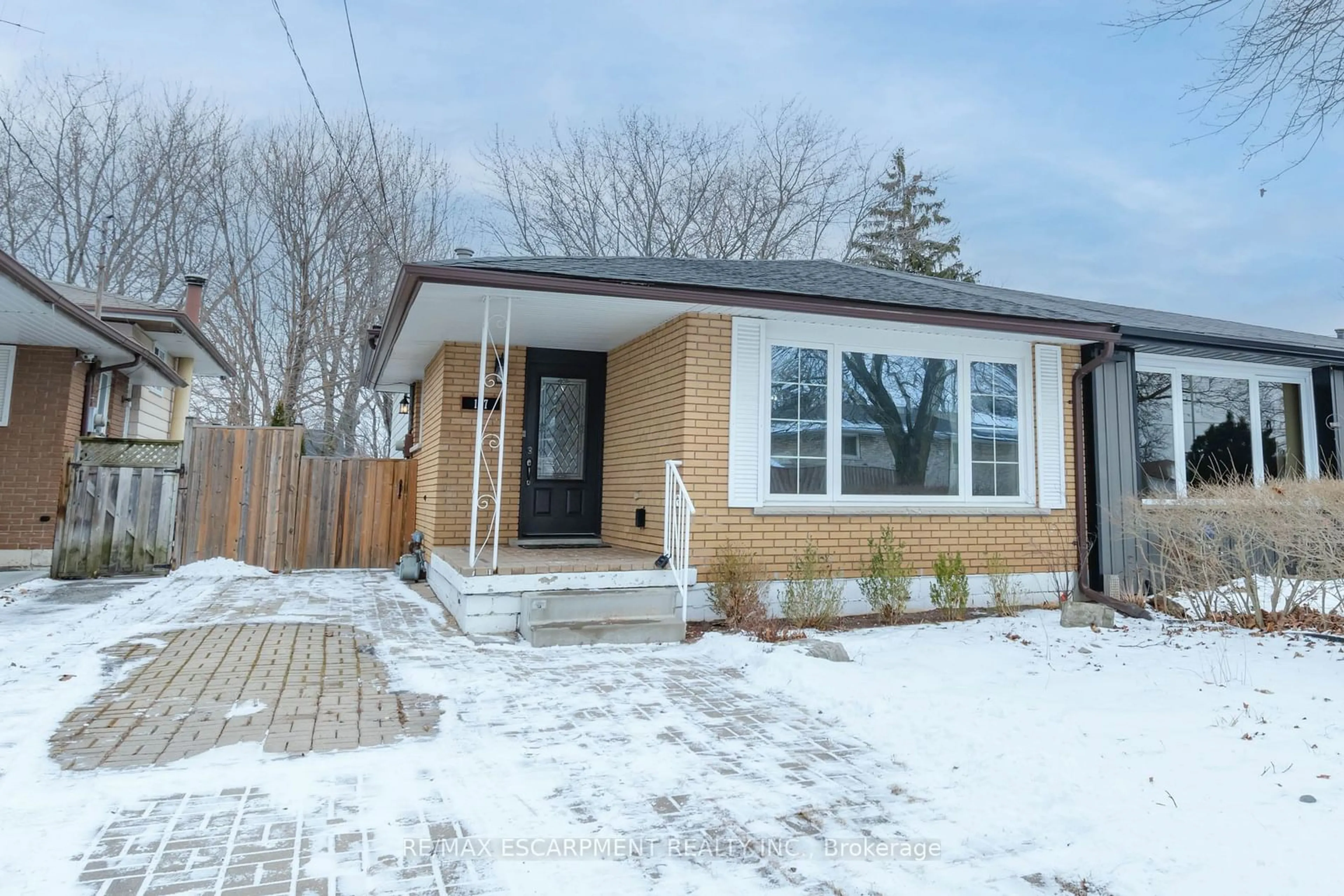 Home with brick exterior material, street for 117 Anna Capri Dr, Hamilton Ontario L8W 1M7