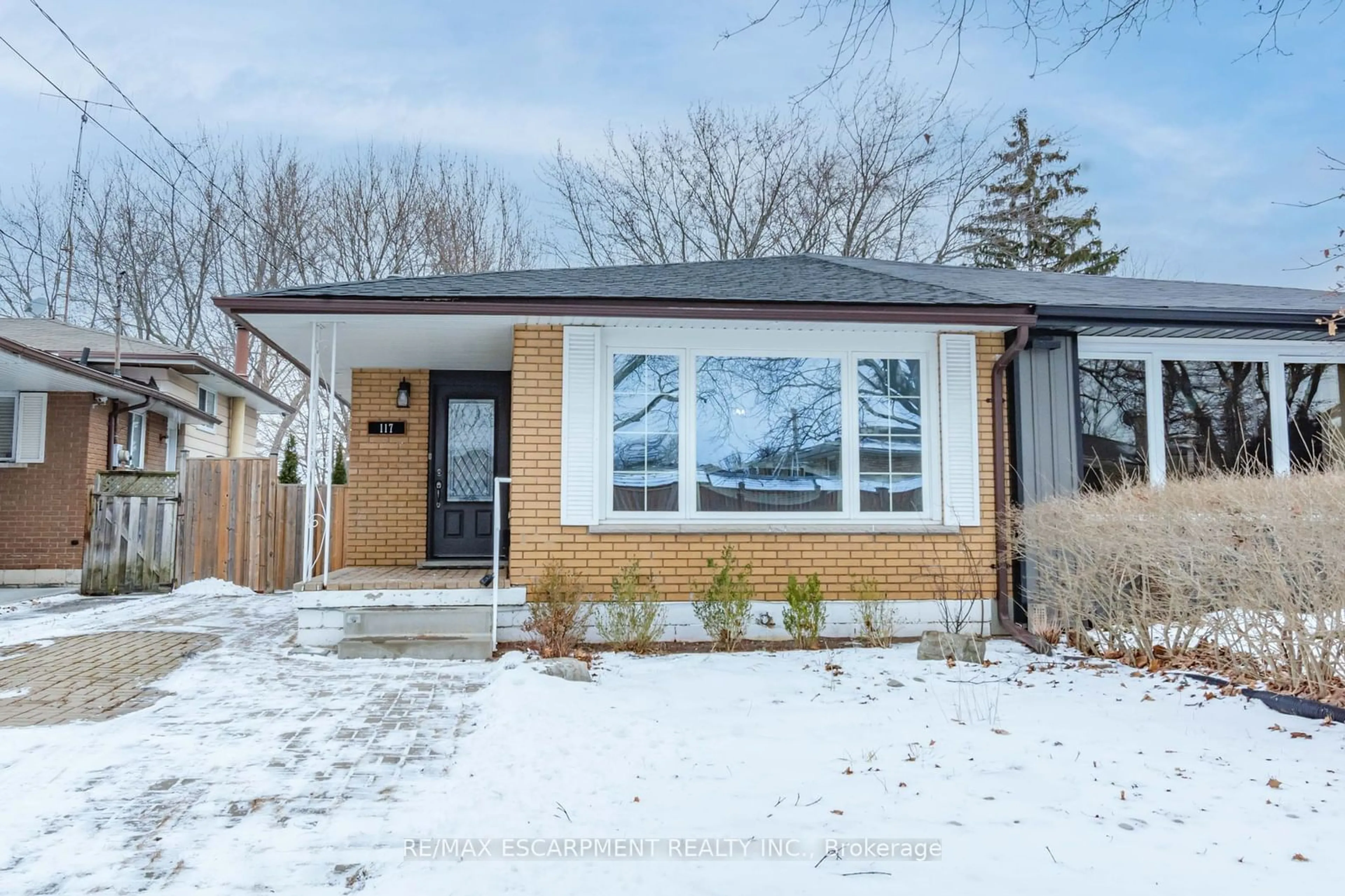 Home with brick exterior material, street for 117 Anna Capri Dr, Hamilton Ontario L8W 1M7